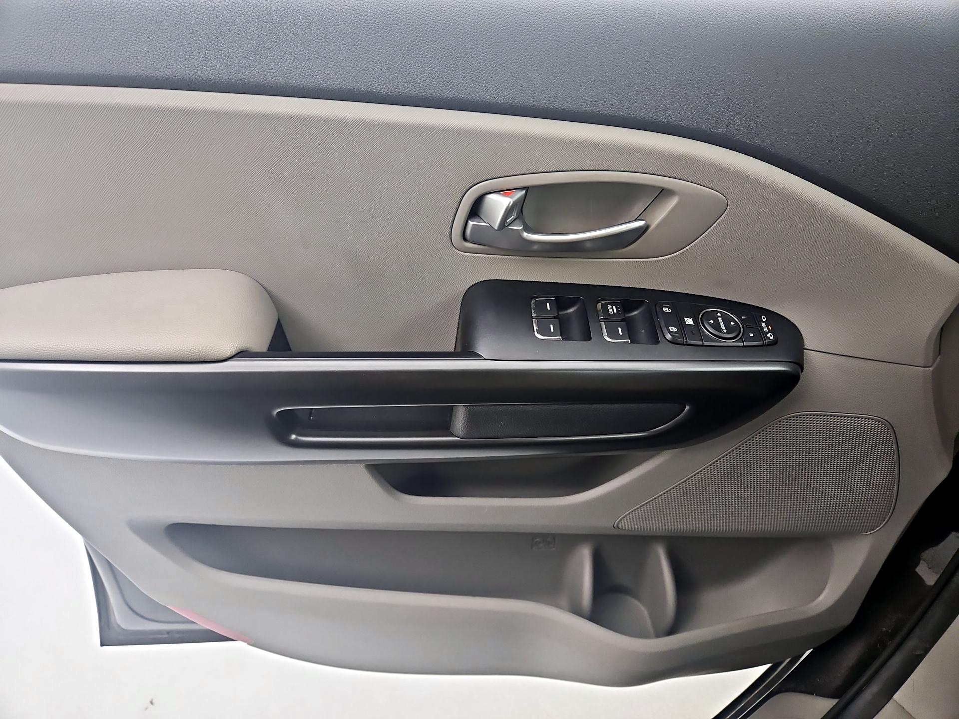 Thumbnail: 2017 Kia Sedona - 12