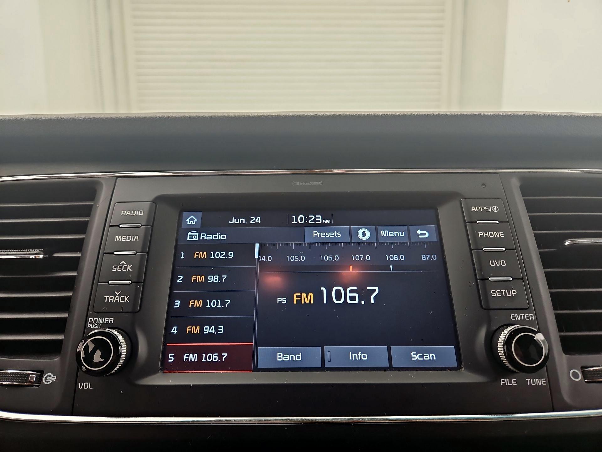 Thumbnail: 2017 Kia Sedona - 15