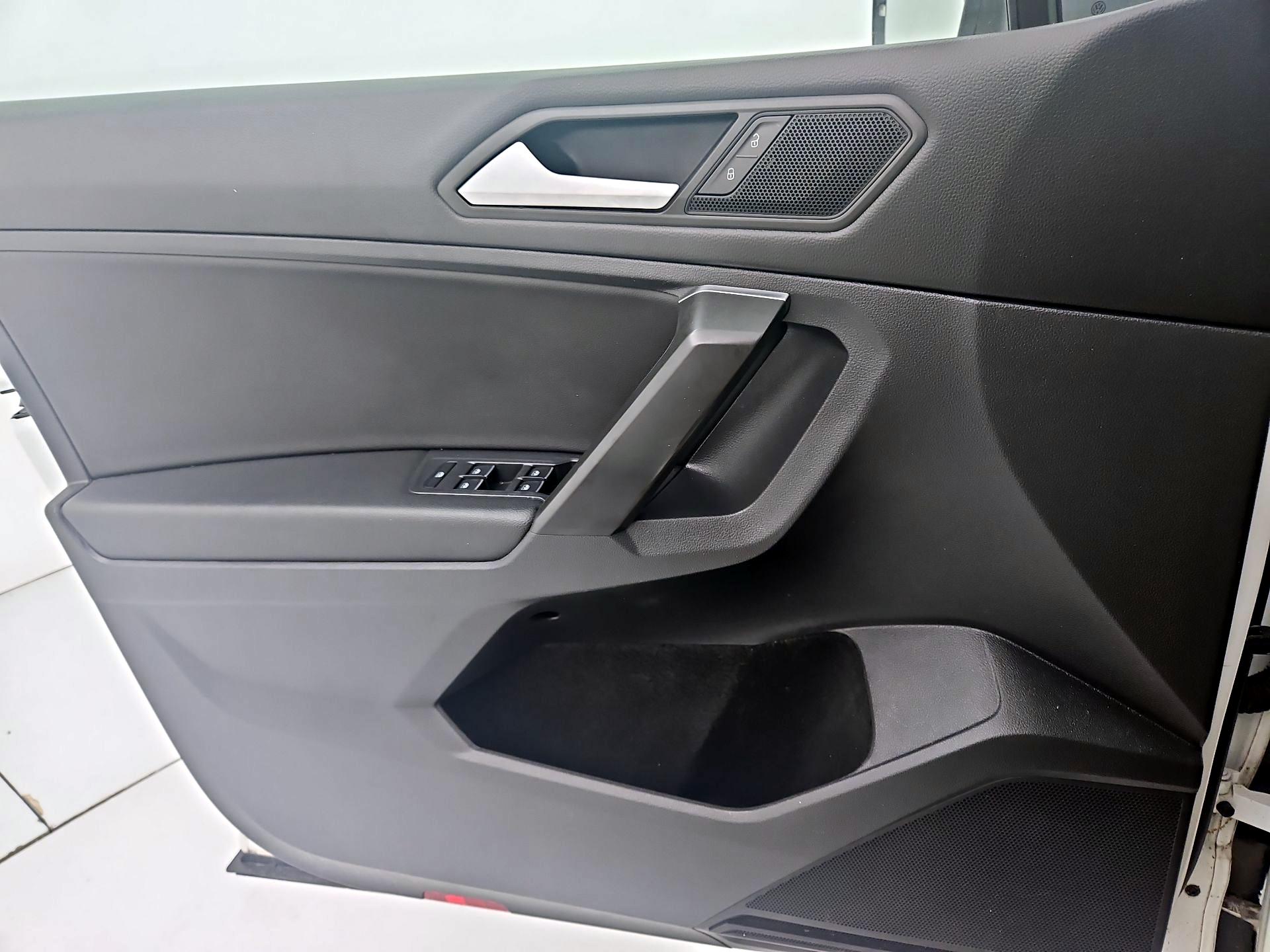 Thumbnail: 2021 Volkswagen Tiguan - 12