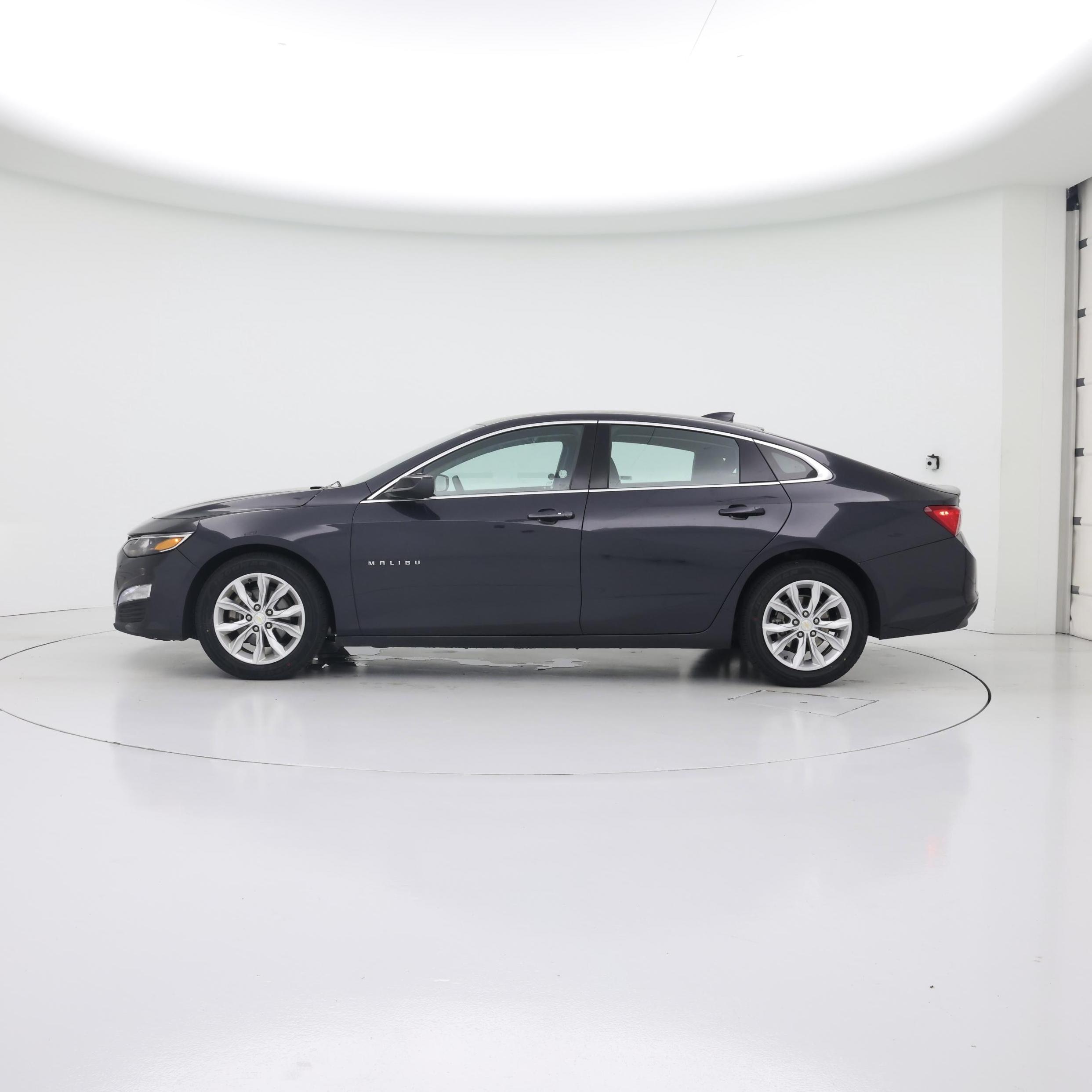 Thumbnail: 2023 Chevrolet Malibu - 3