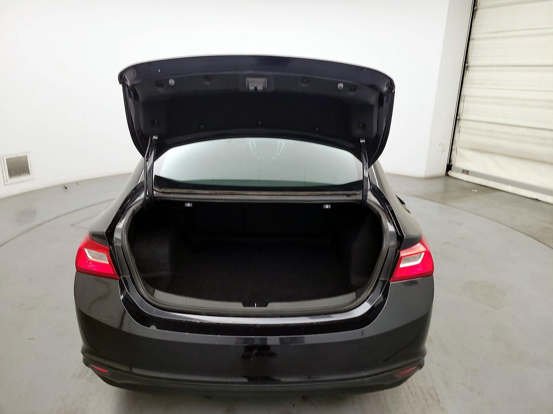 Thumbnail: 2023 Chevrolet Malibu - 16