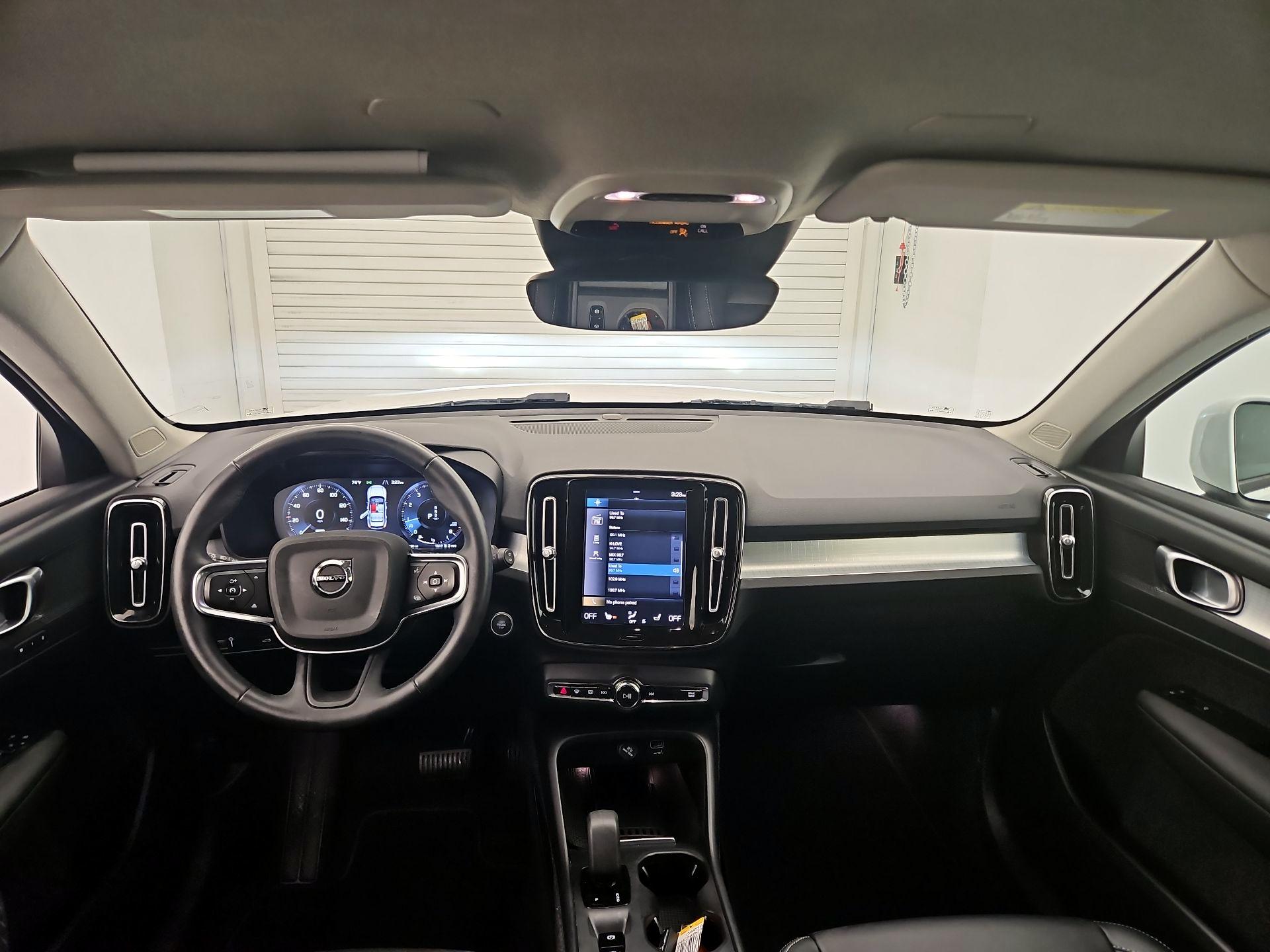 Thumbnail: 2022 Volvo XC40 - 9