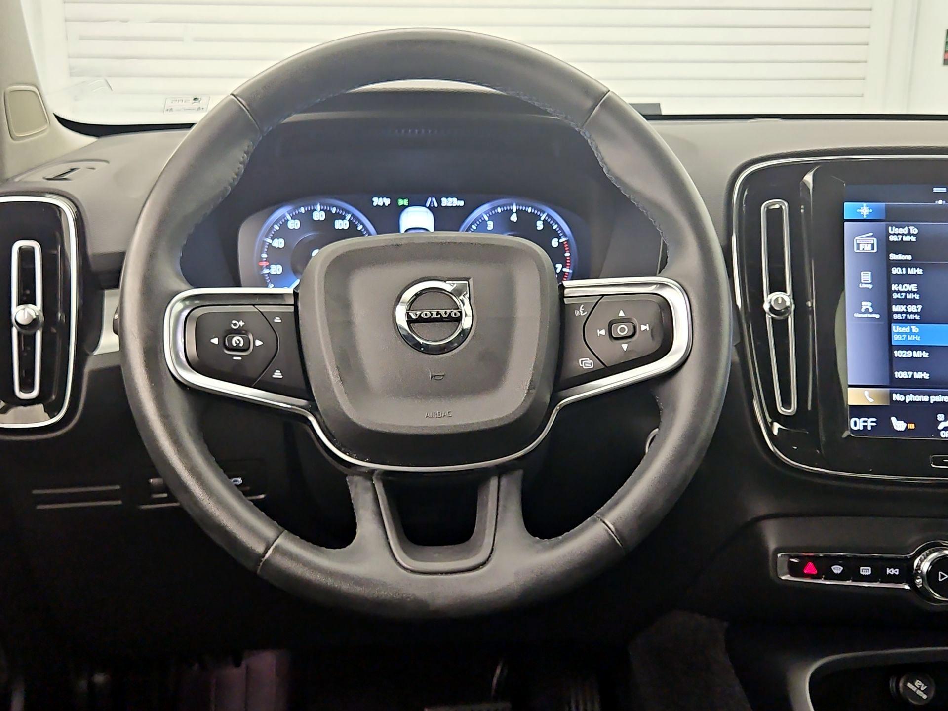 Thumbnail: 2022 Volvo XC40 - 10