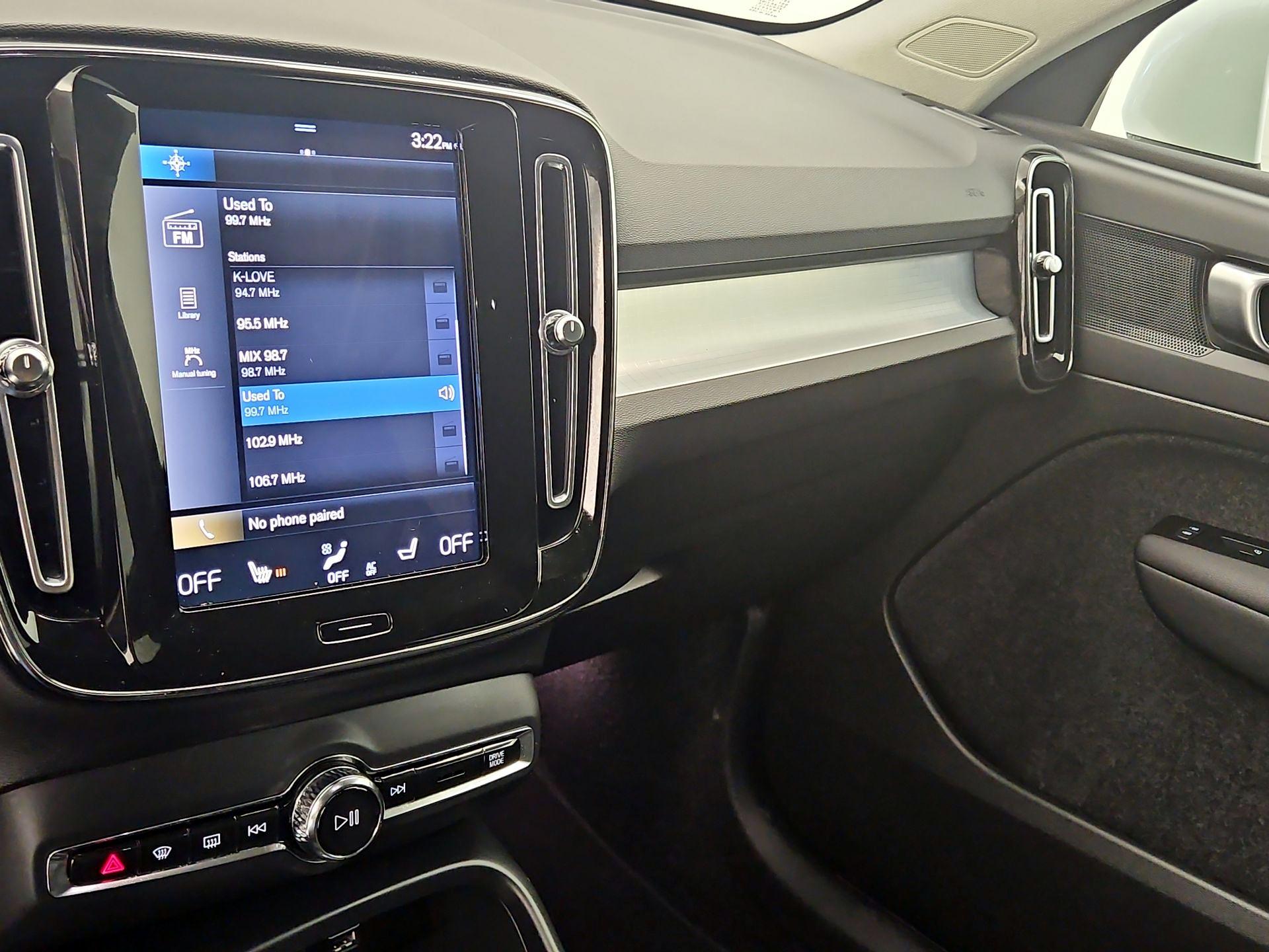 Thumbnail: 2022 Volvo XC40 - 16