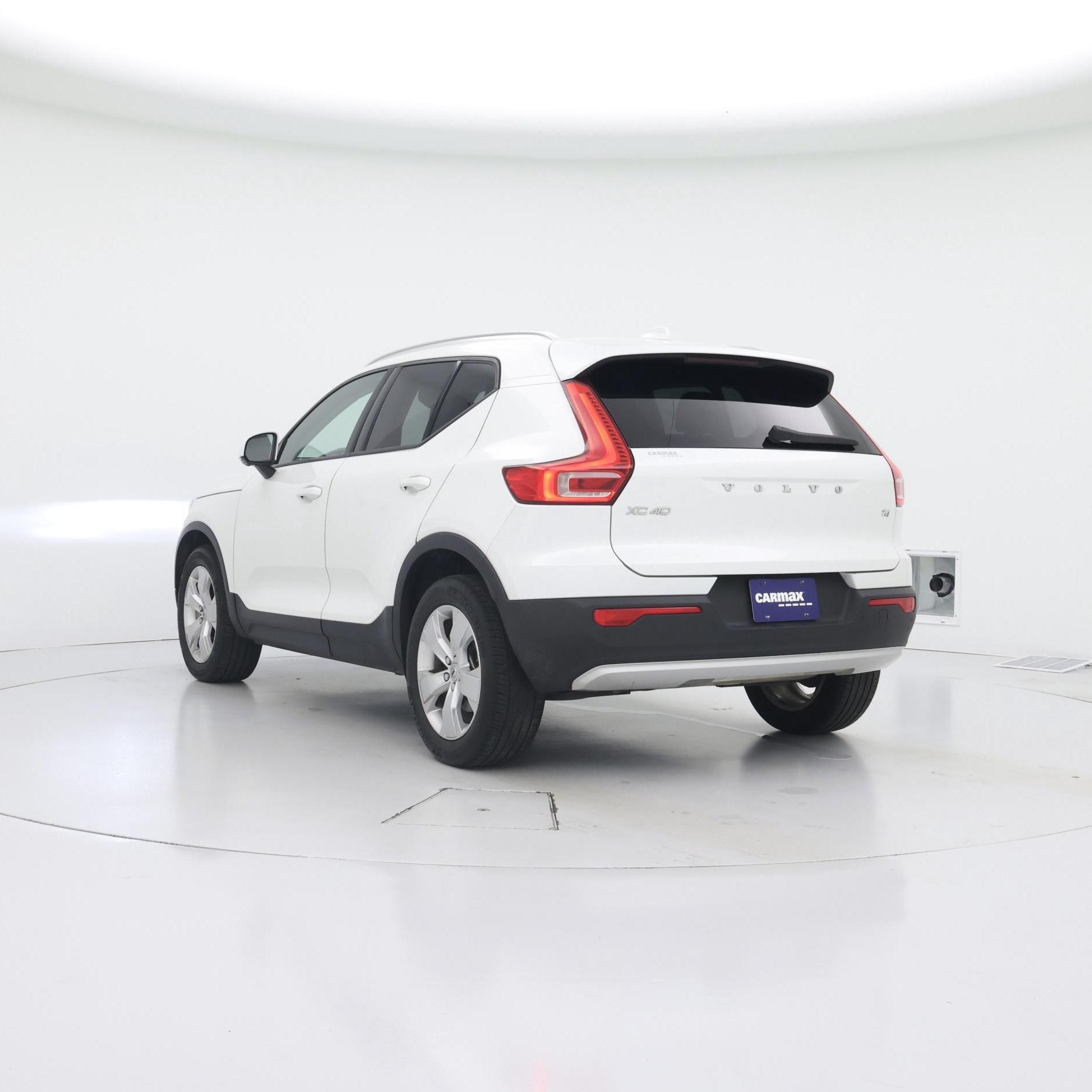 Thumbnail: 2022 Volvo XC40 - 2