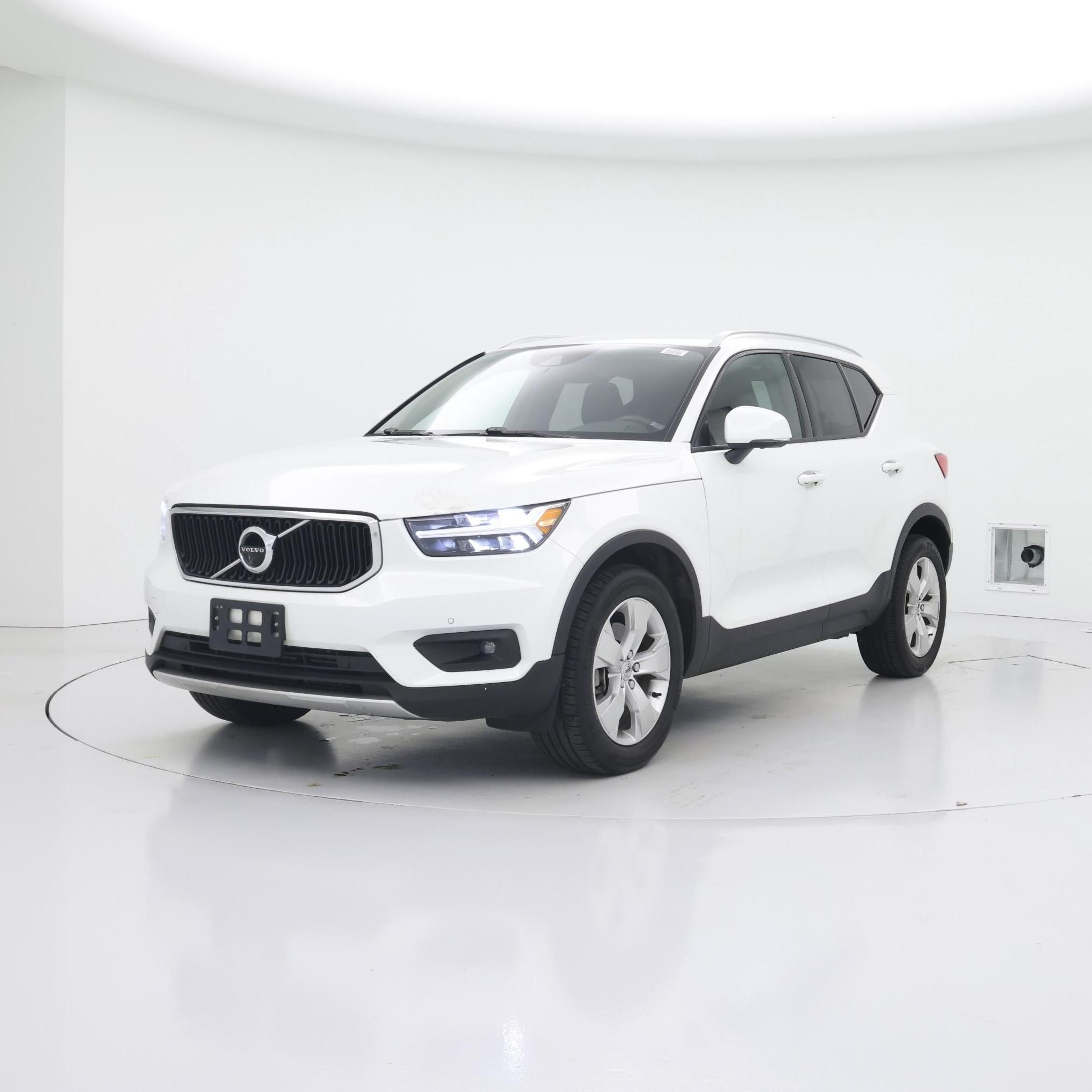 Thumbnail: 2022 Volvo XC40 - 4