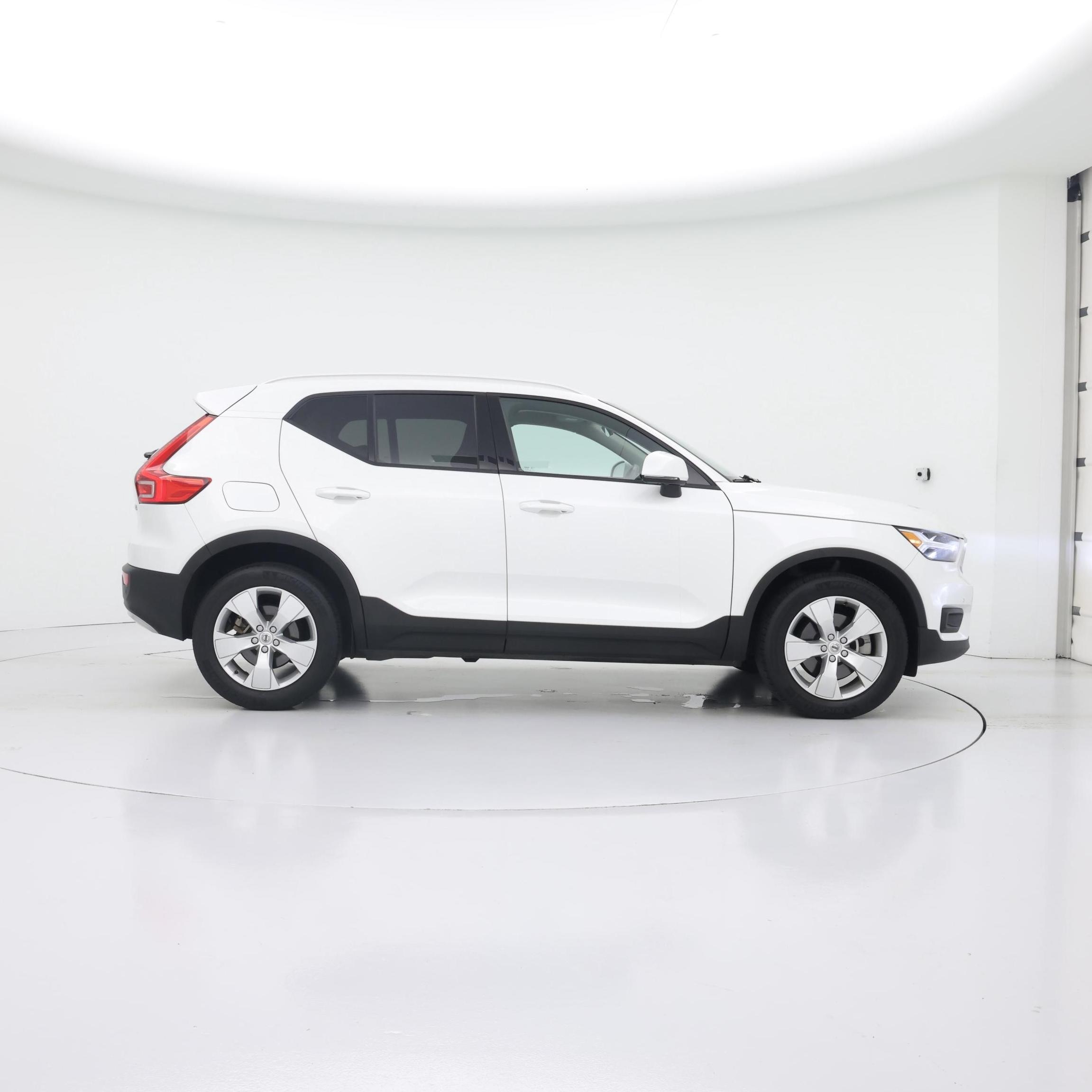 Thumbnail: 2022 Volvo XC40 - 7
