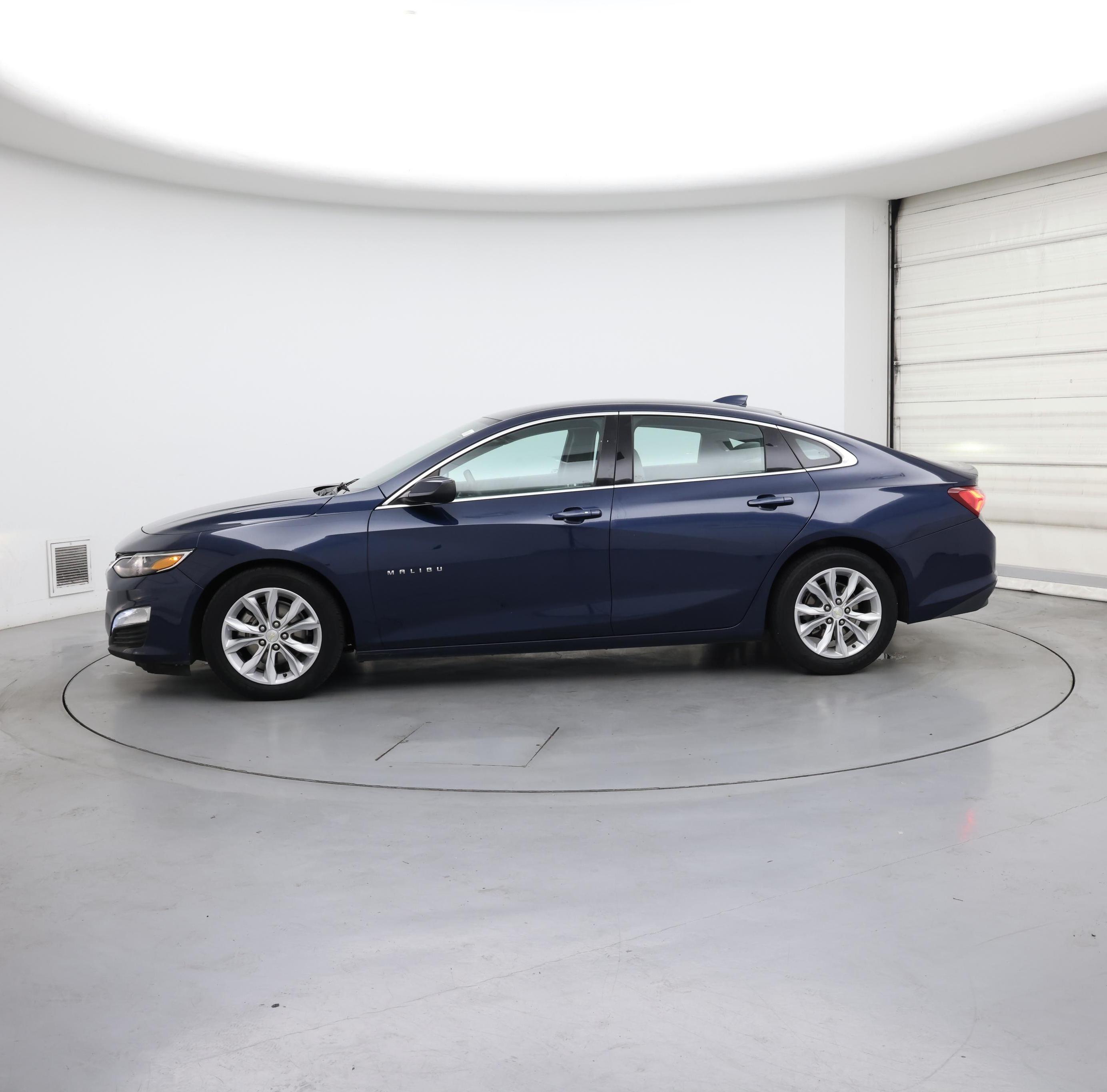 Thumbnail: 2021 Chevrolet Malibu - 3