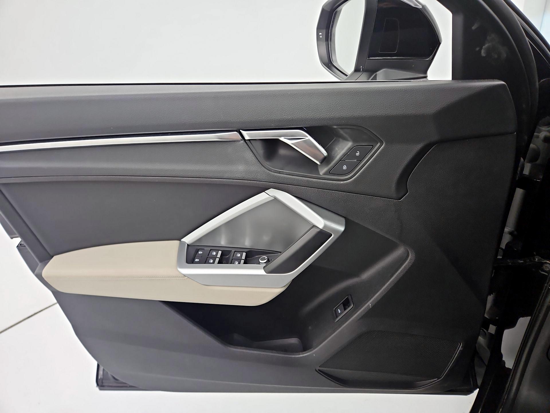 Thumbnail: 2020 Audi Q3 - 12