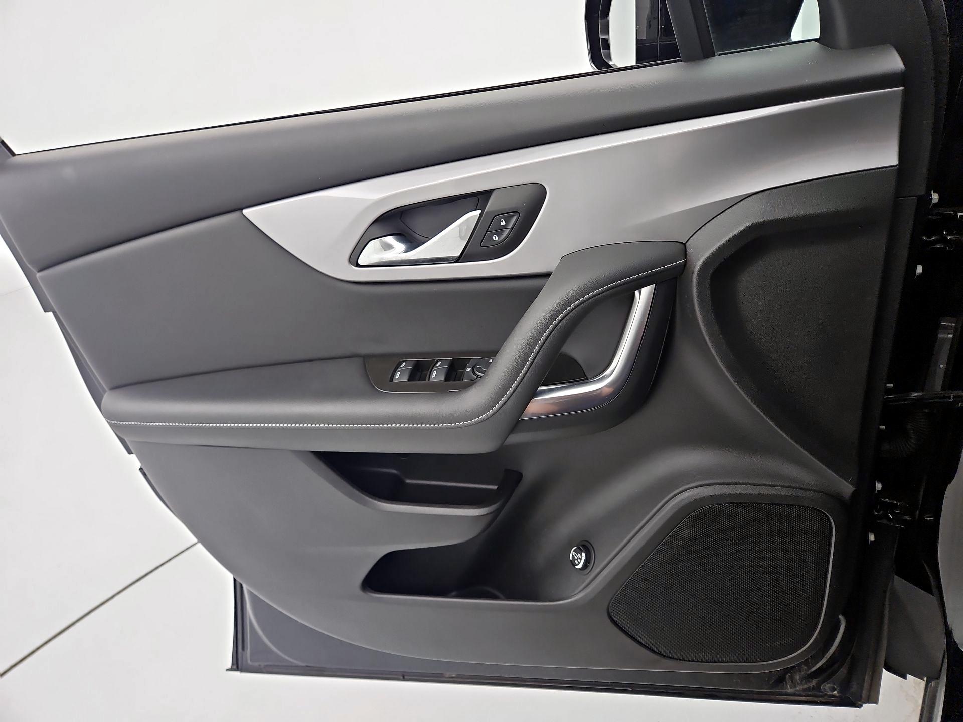 Thumbnail: 2023 Chevrolet Blazer - 12