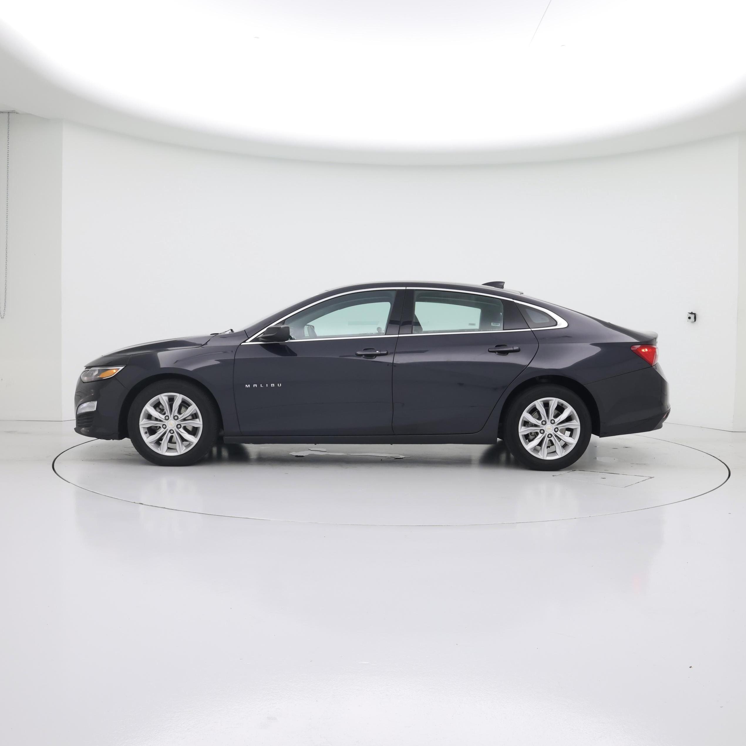 Thumbnail: 2023 Chevrolet Malibu - 3