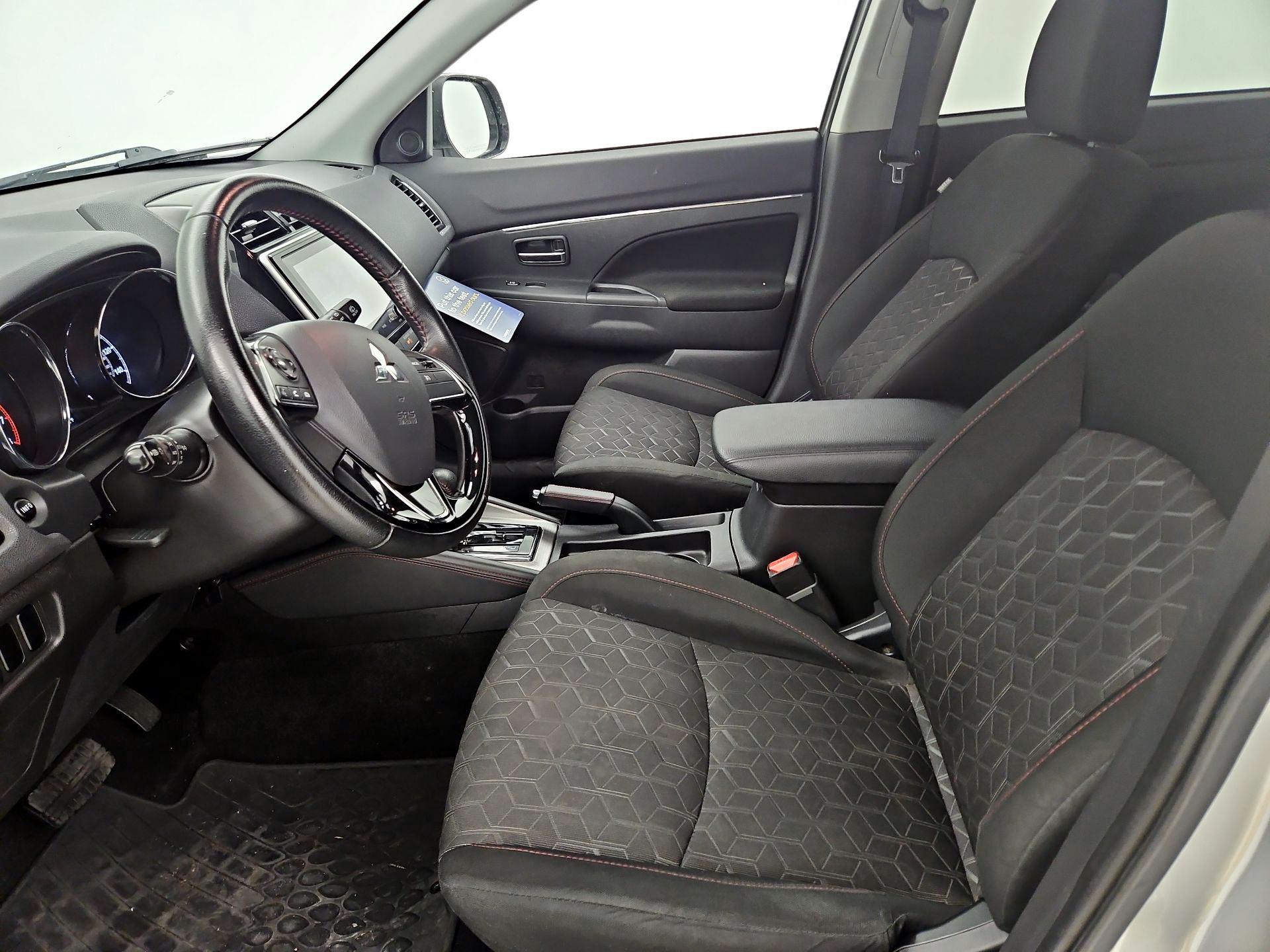 Thumbnail: 2023 Mitsubishi Outlander Sport - 11