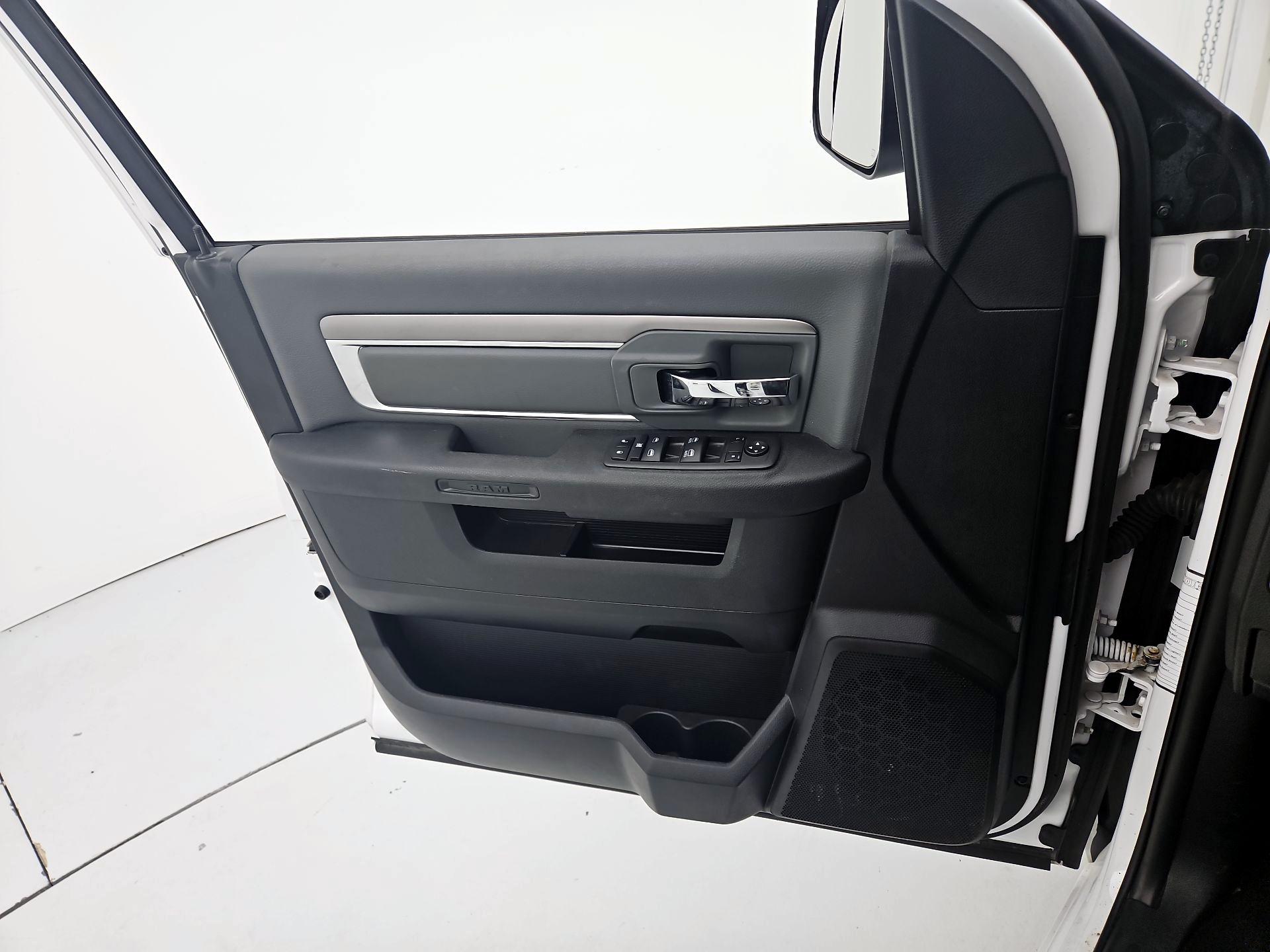 Thumbnail: 2023 RAM 1500 Classic - 12