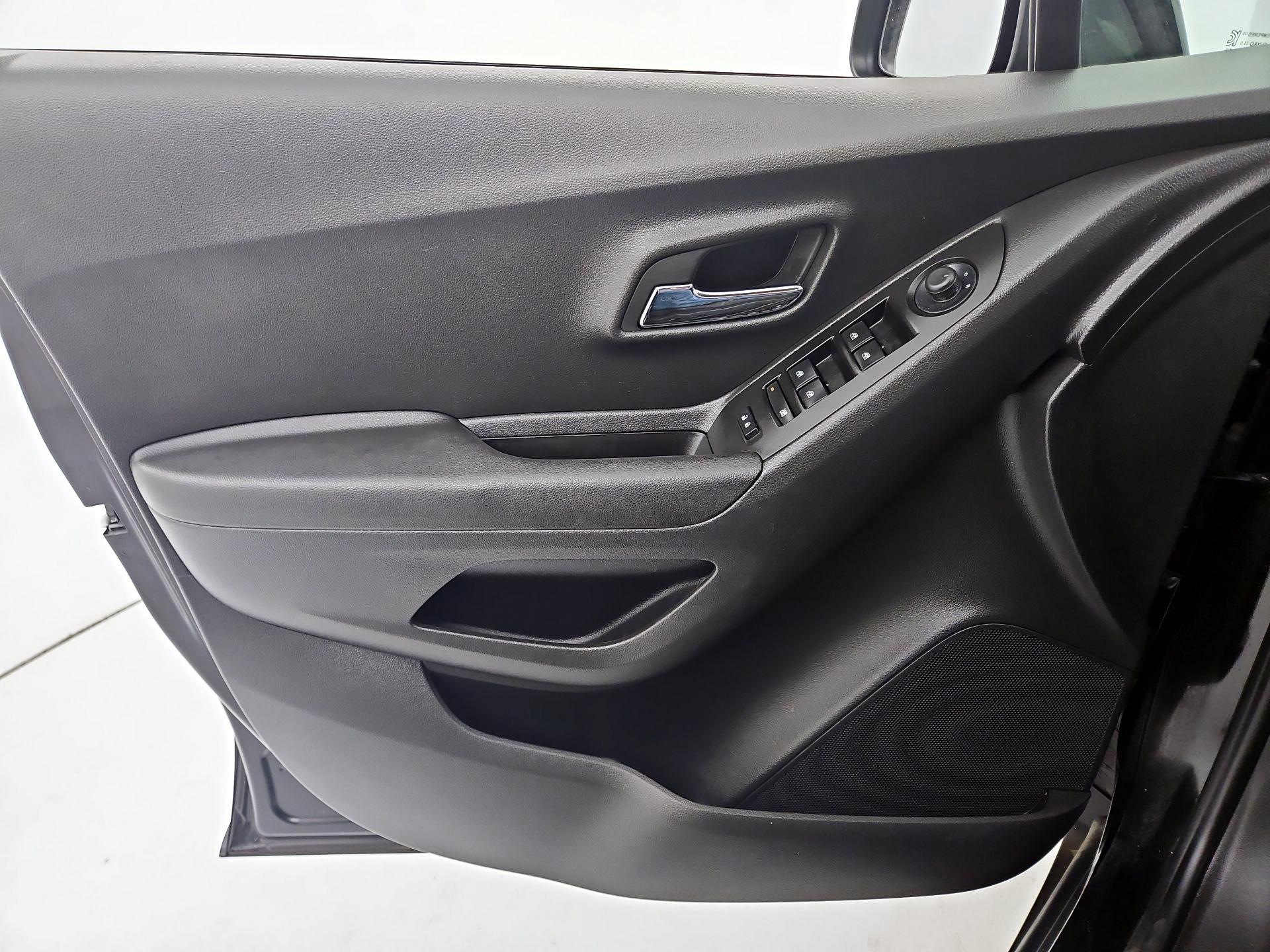 Thumbnail: 2022 Chevrolet Trax - 12