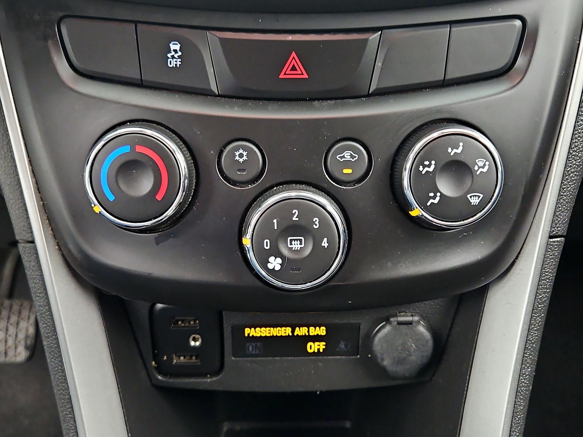 Thumbnail: 2022 Chevrolet Trax - 16