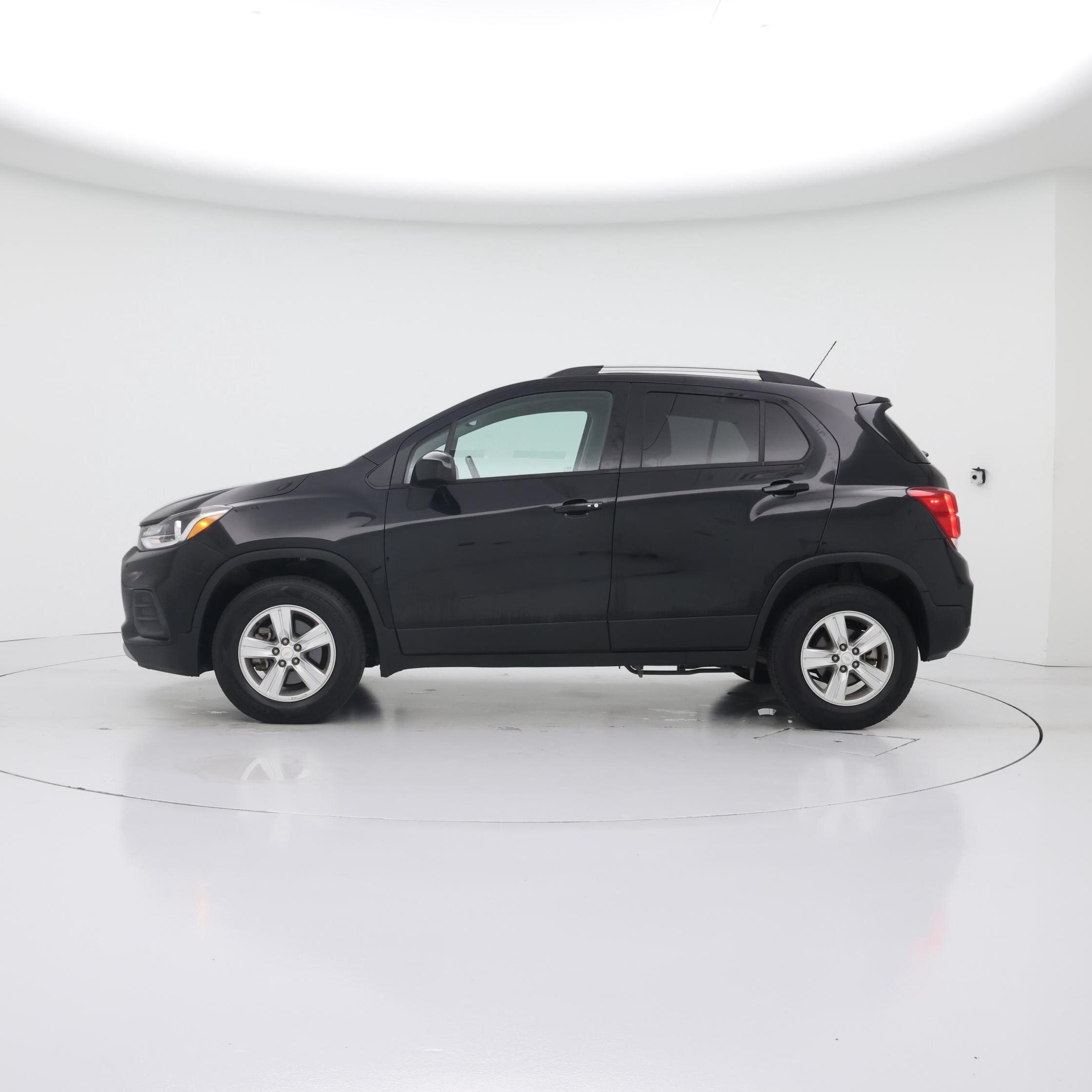 Thumbnail: 2022 Chevrolet Trax - 3
