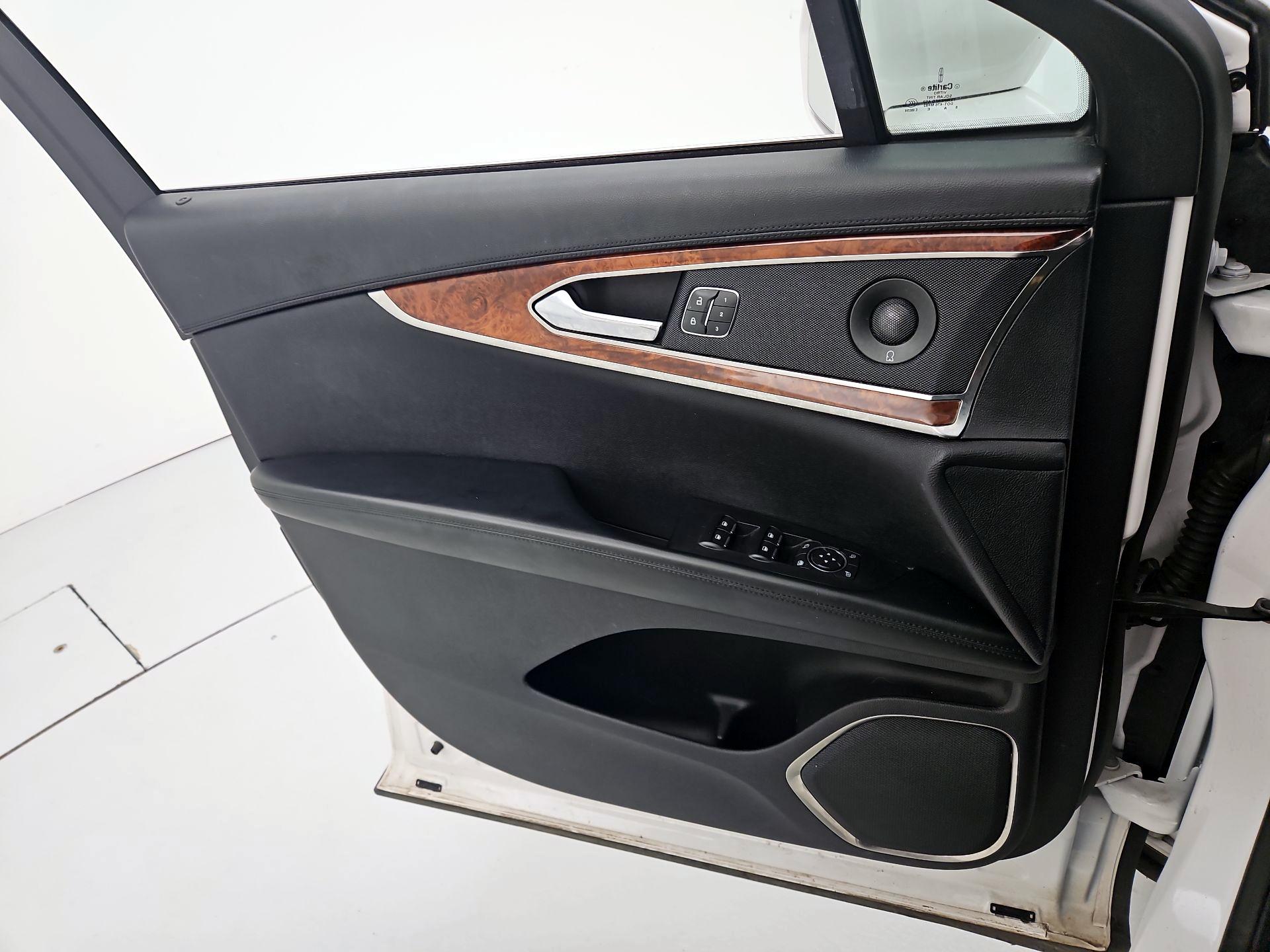 Thumbnail: 2019 Lincoln Nautilus - 12