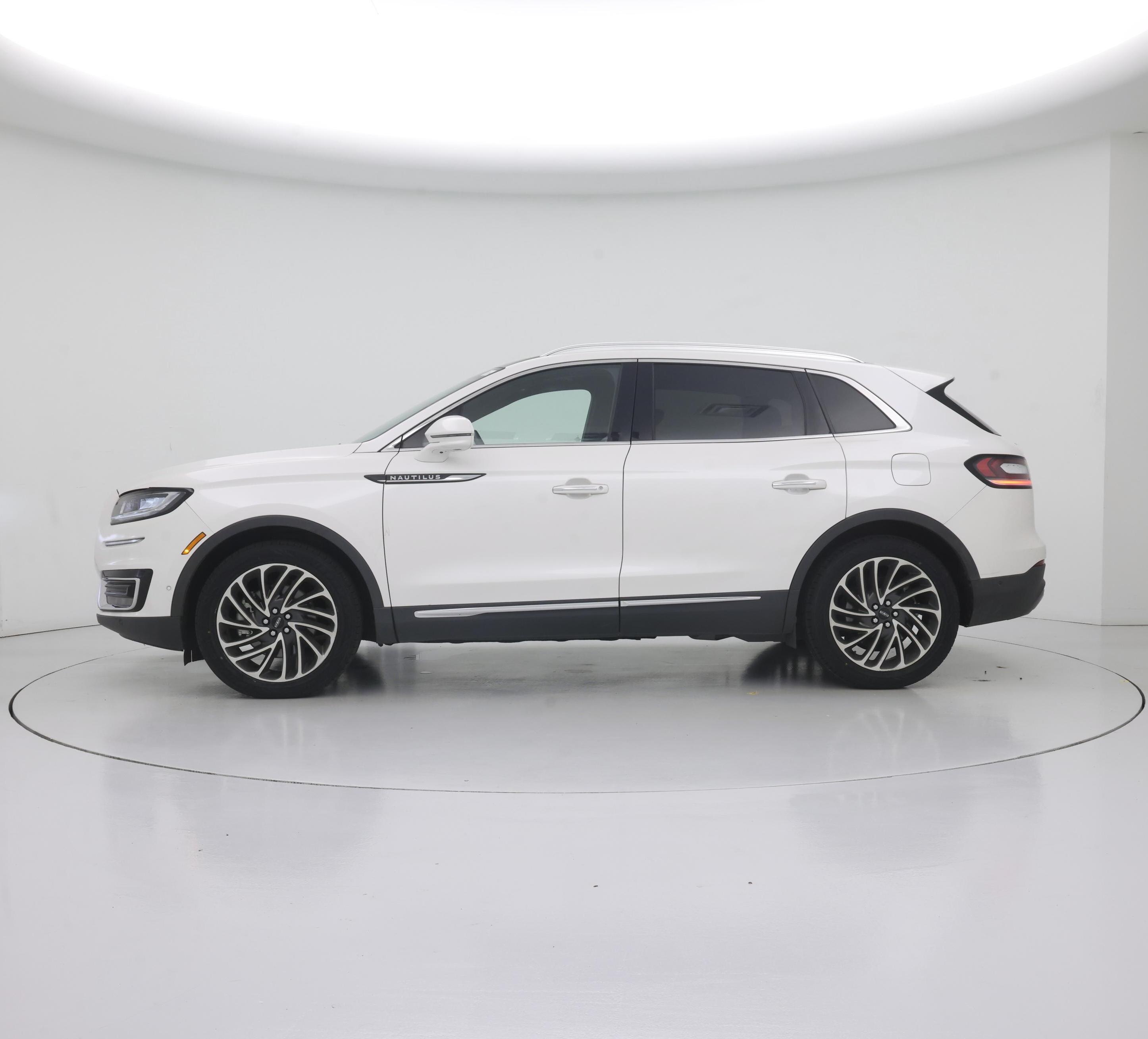 Thumbnail: 2019 Lincoln Nautilus - 3