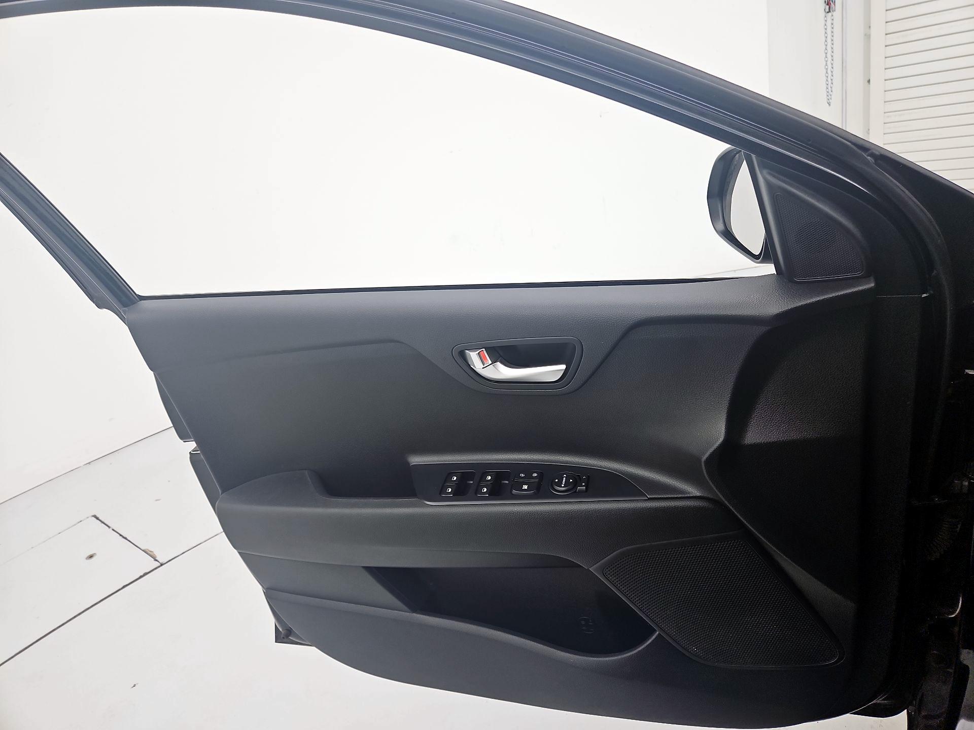 Thumbnail: 2023 Kia Rio - 12
