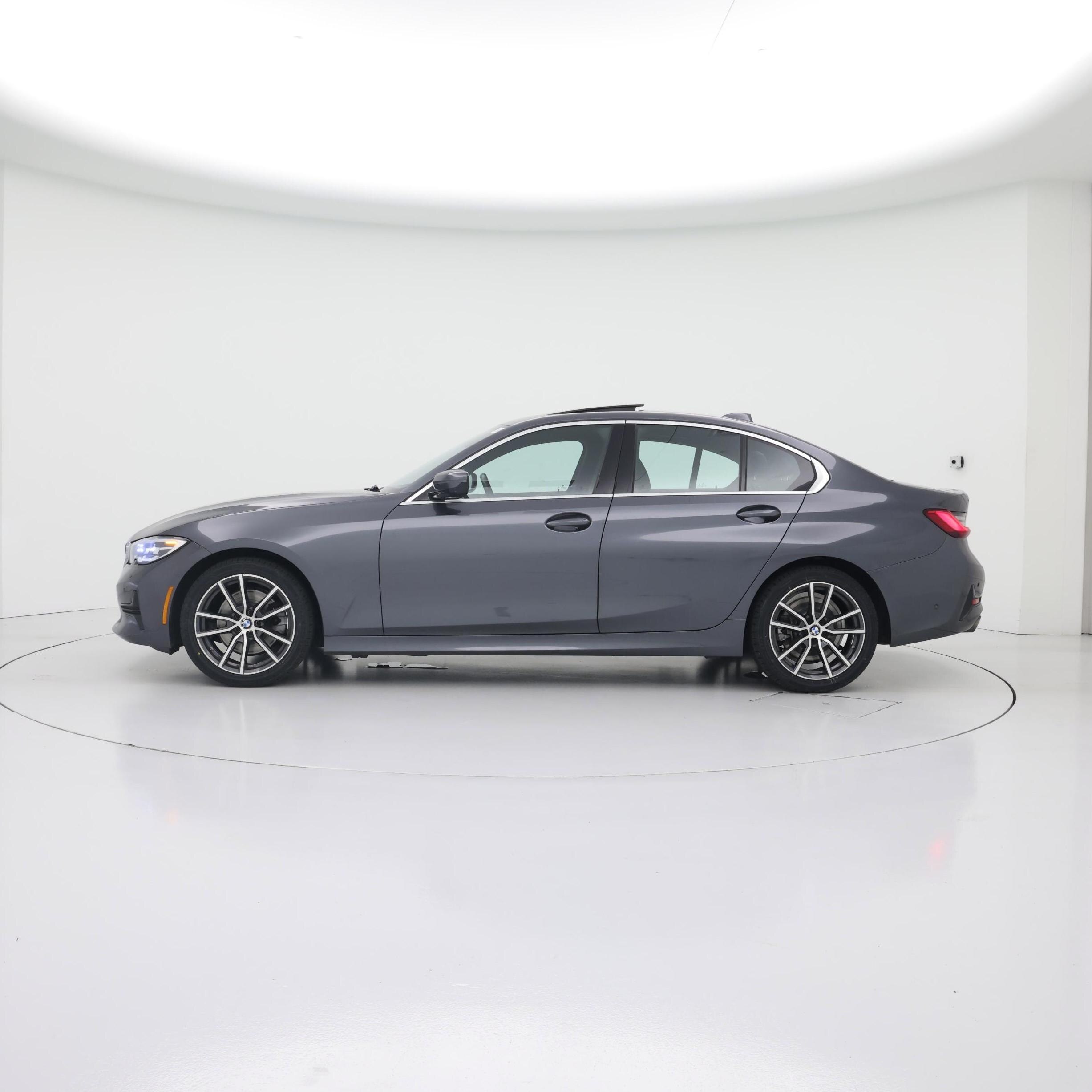 Thumbnail: 2021 BMW 3 Series - 3