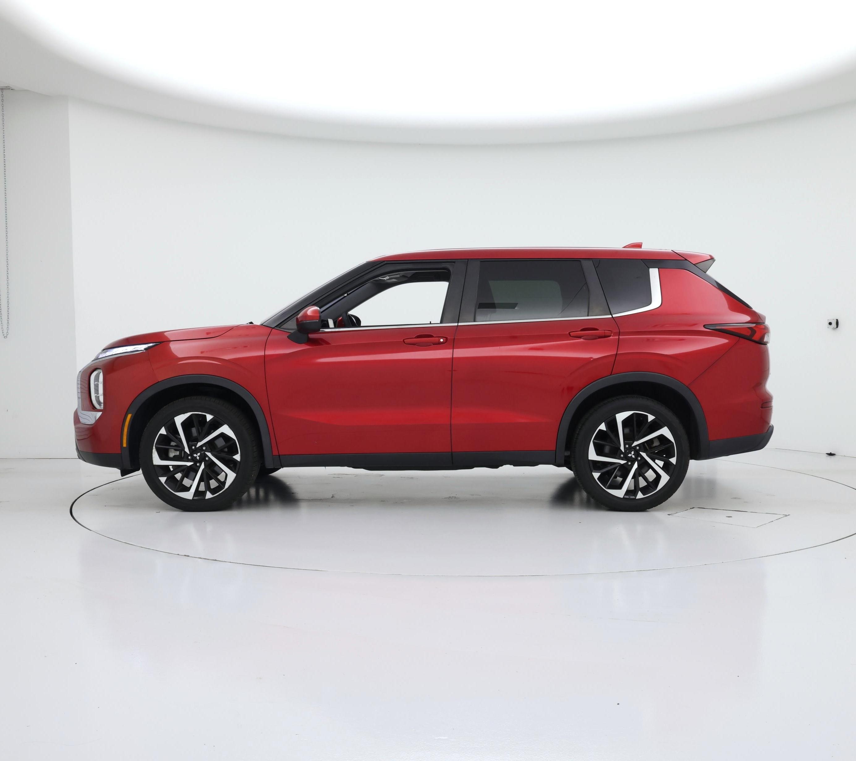 Thumbnail: 2022 Mitsubishi Outlander - 3