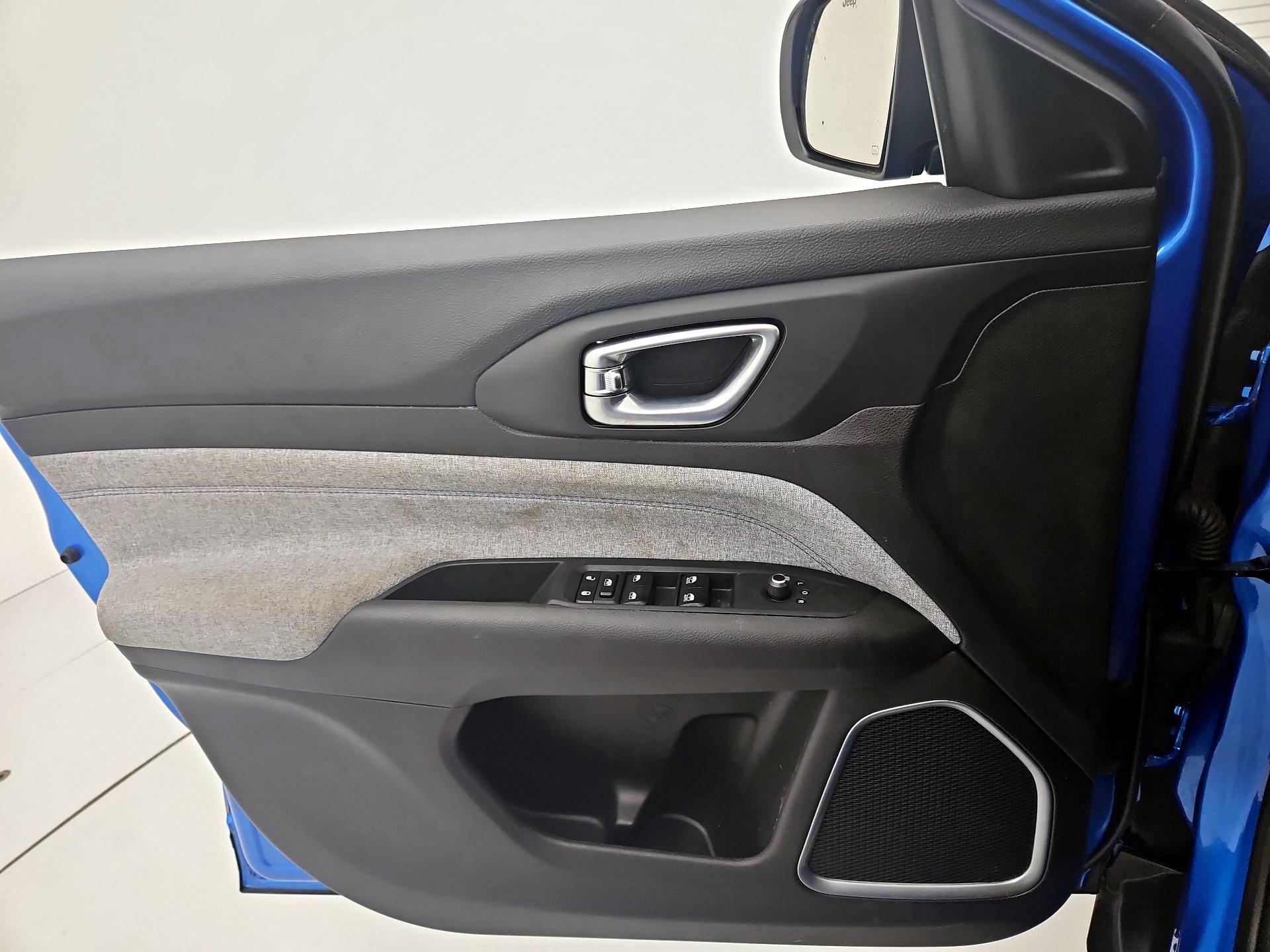 Thumbnail: 2023 Jeep Compass - 12