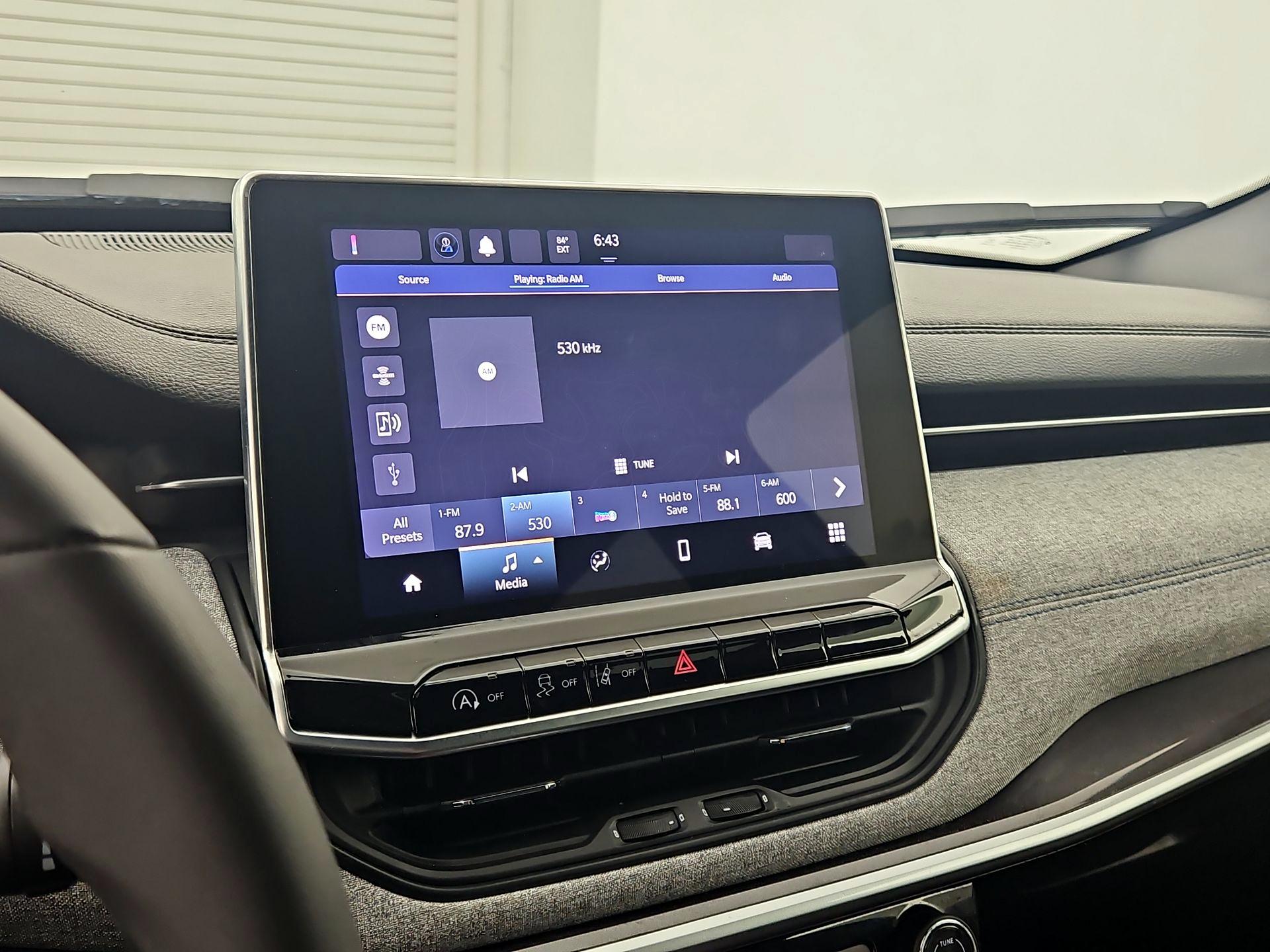 Thumbnail: 2023 Jeep Compass - 15