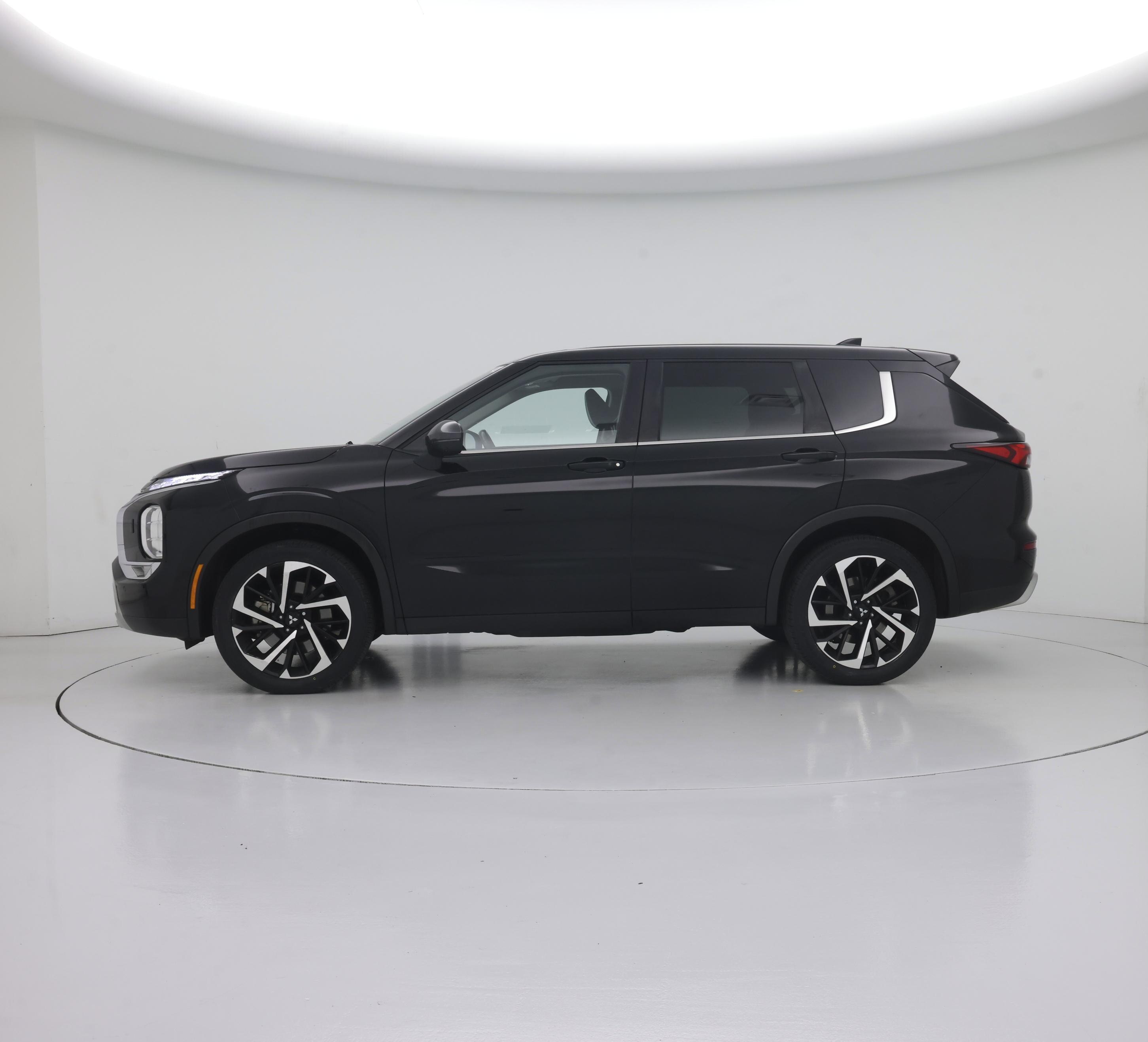 Thumbnail: 2022 Mitsubishi Outlander - 3