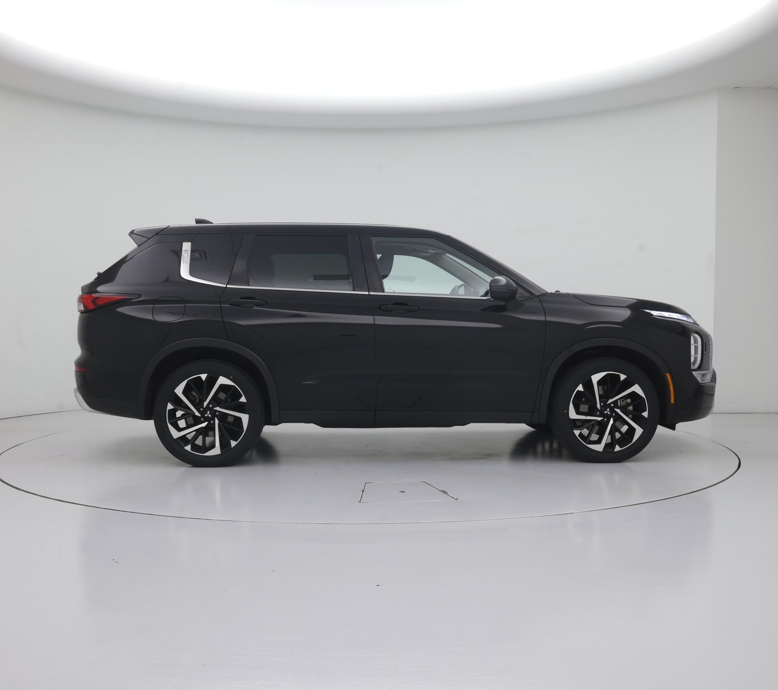 Thumbnail: 2022 Mitsubishi Outlander - 7