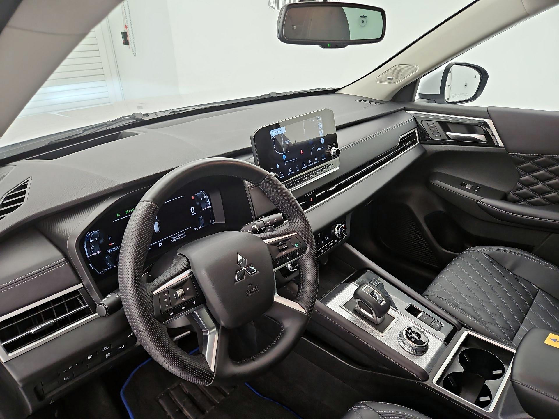 Thumbnail: 2023 Mitsubishi Outlander - 9