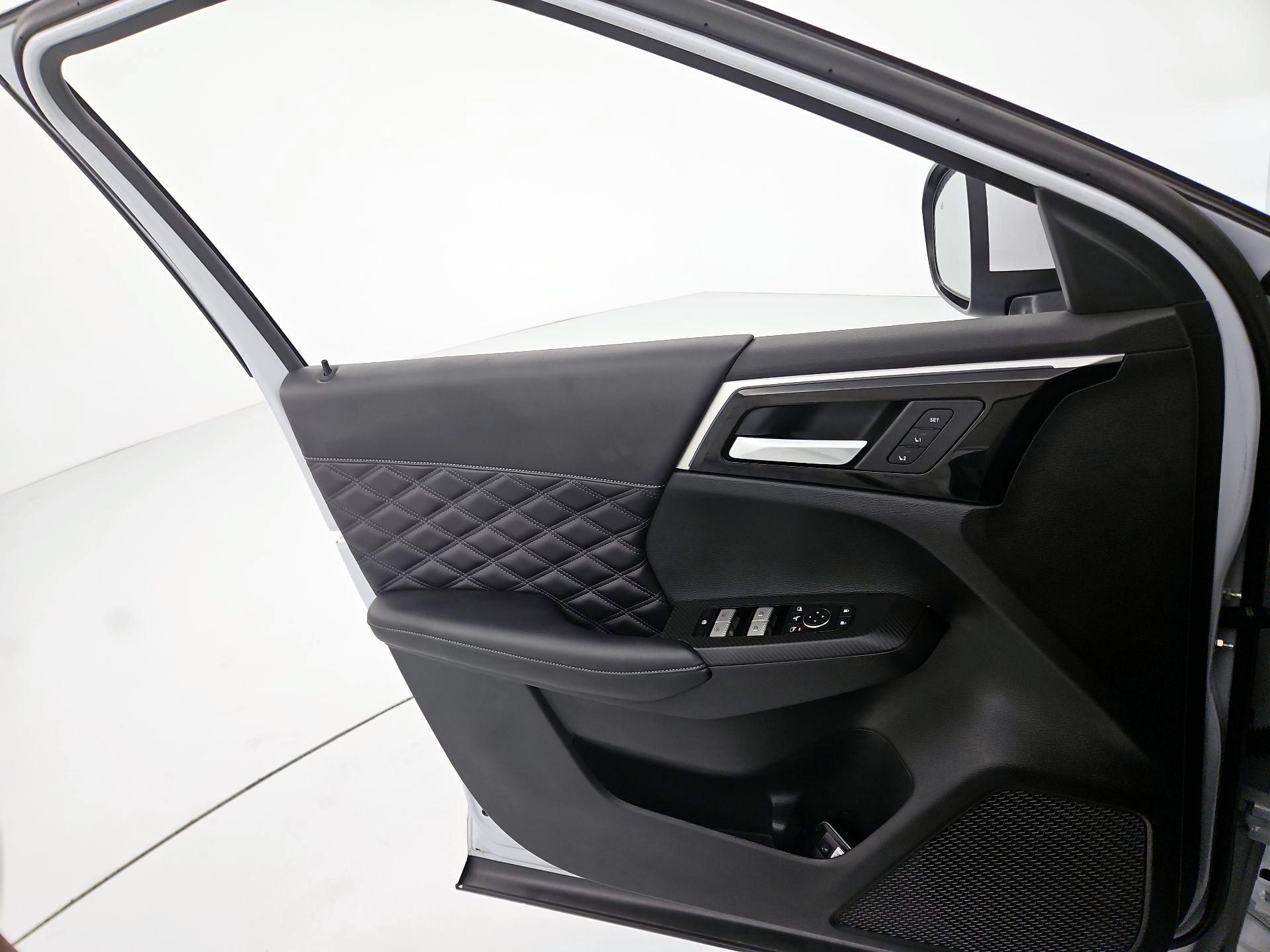 Thumbnail: 2023 Mitsubishi Outlander - 12