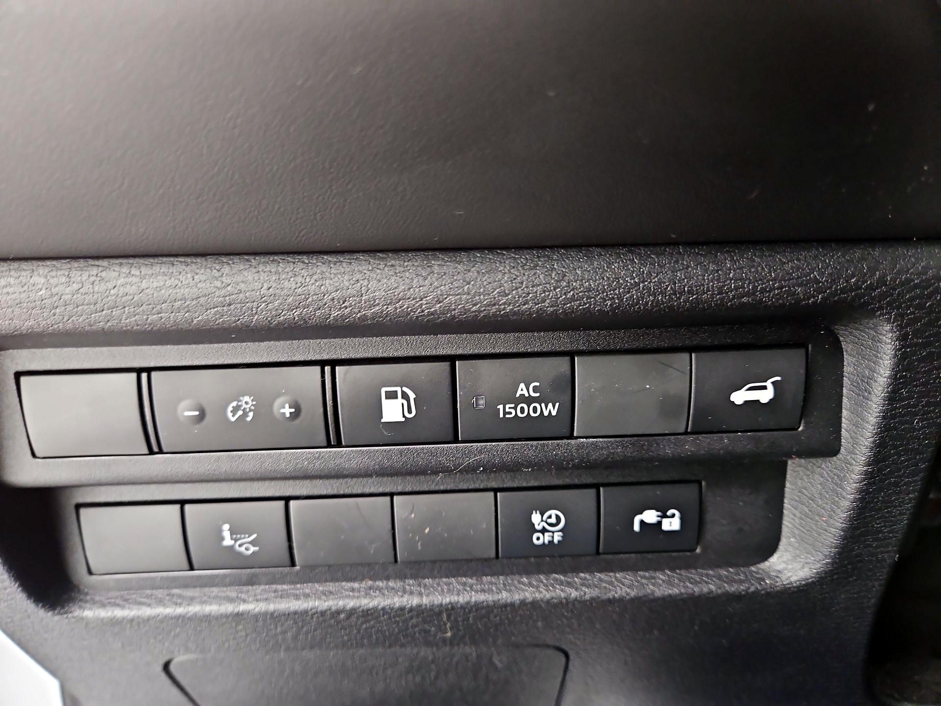 Thumbnail: 2023 Mitsubishi Outlander - 13