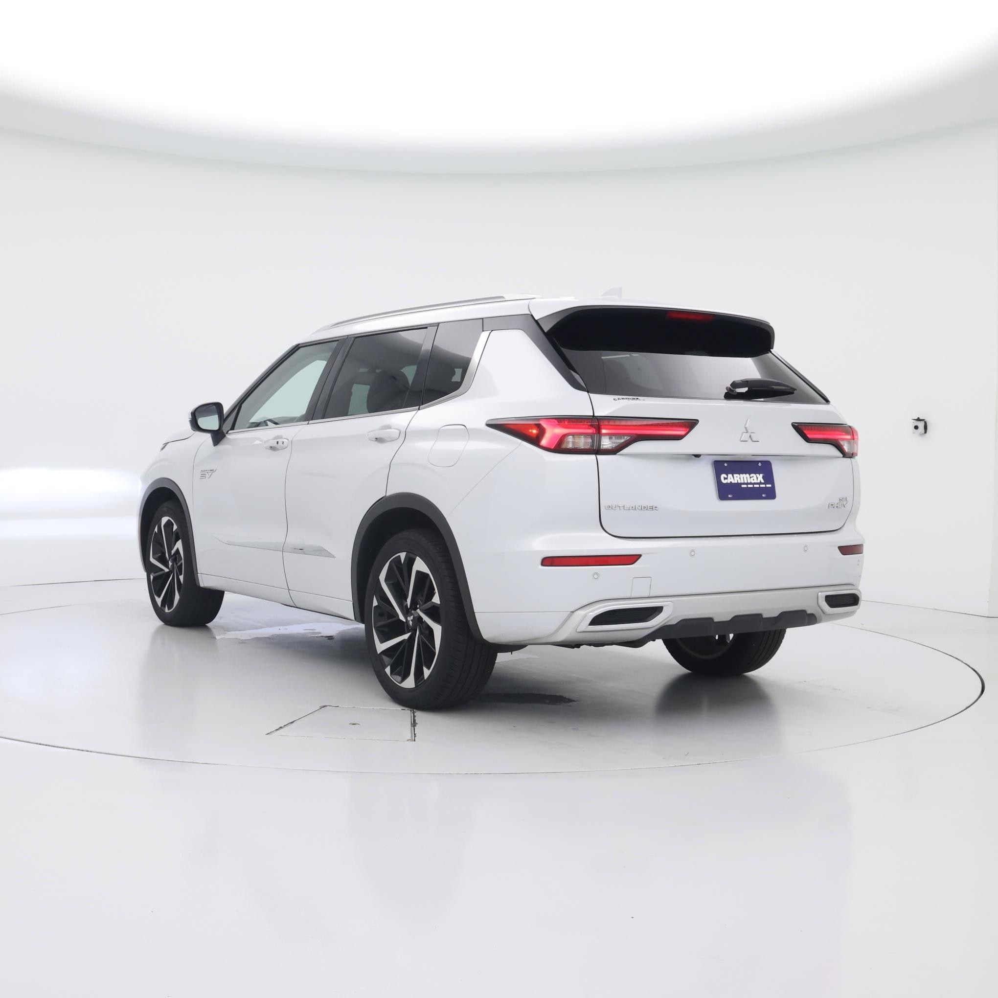 Thumbnail: 2023 Mitsubishi Outlander - 2