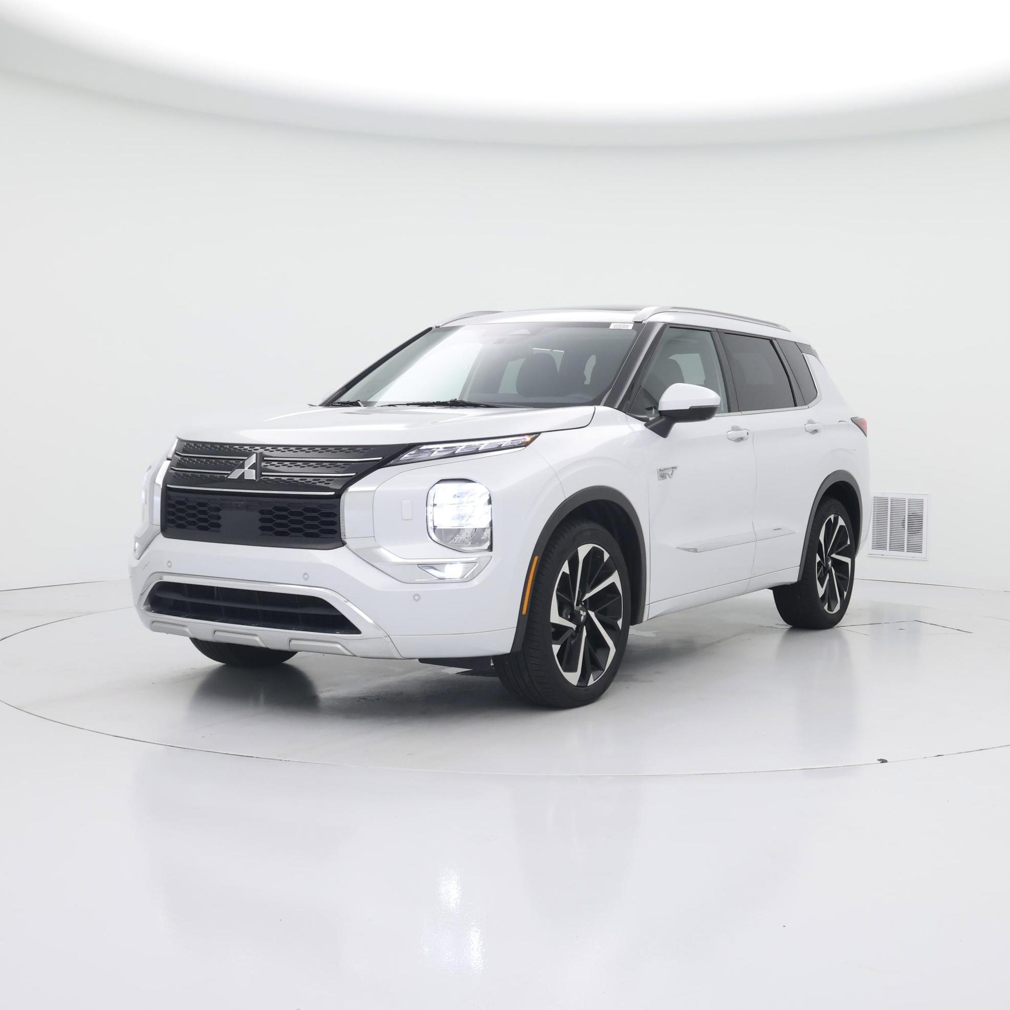 Thumbnail: 2023 Mitsubishi Outlander - 4
