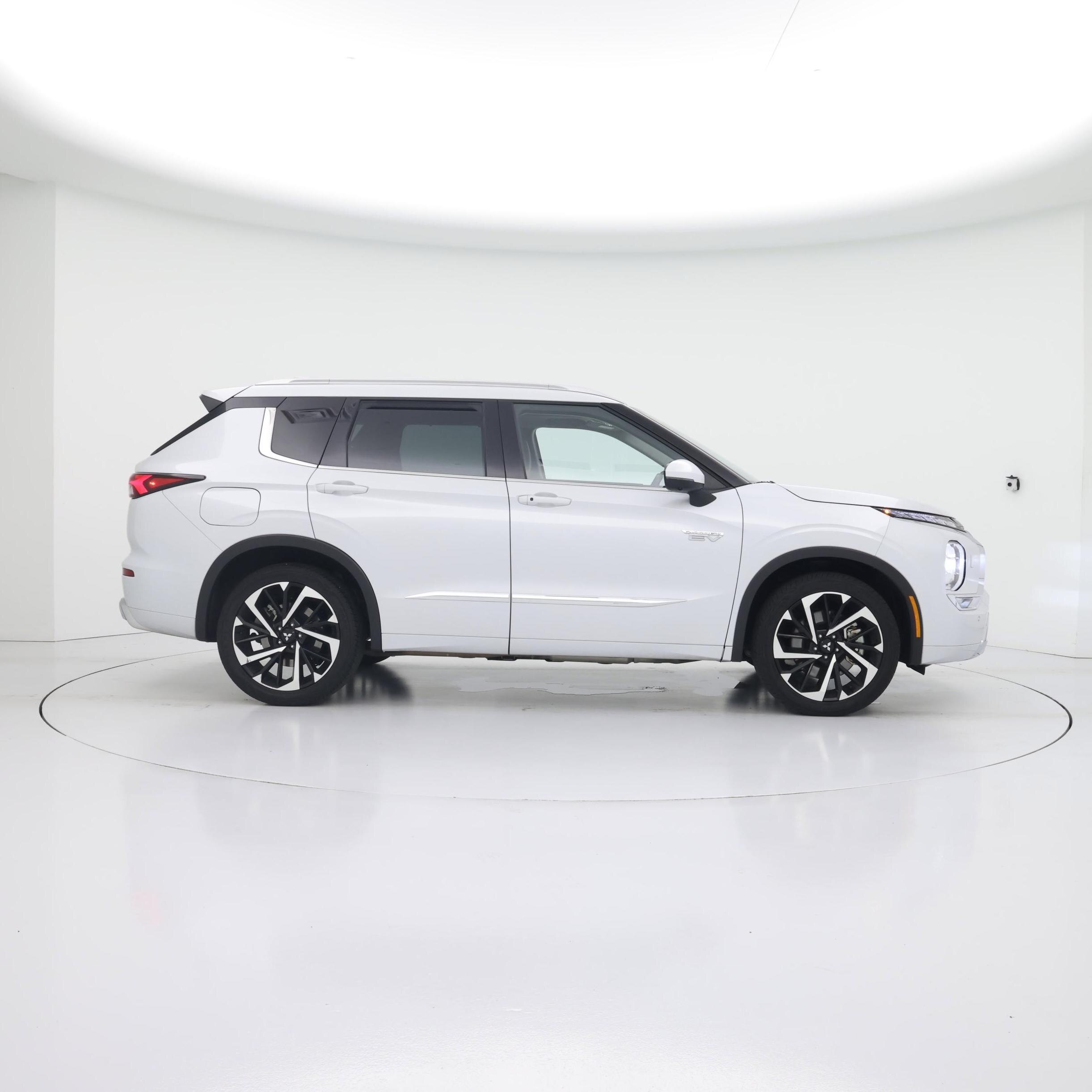Thumbnail: 2023 Mitsubishi Outlander - 7