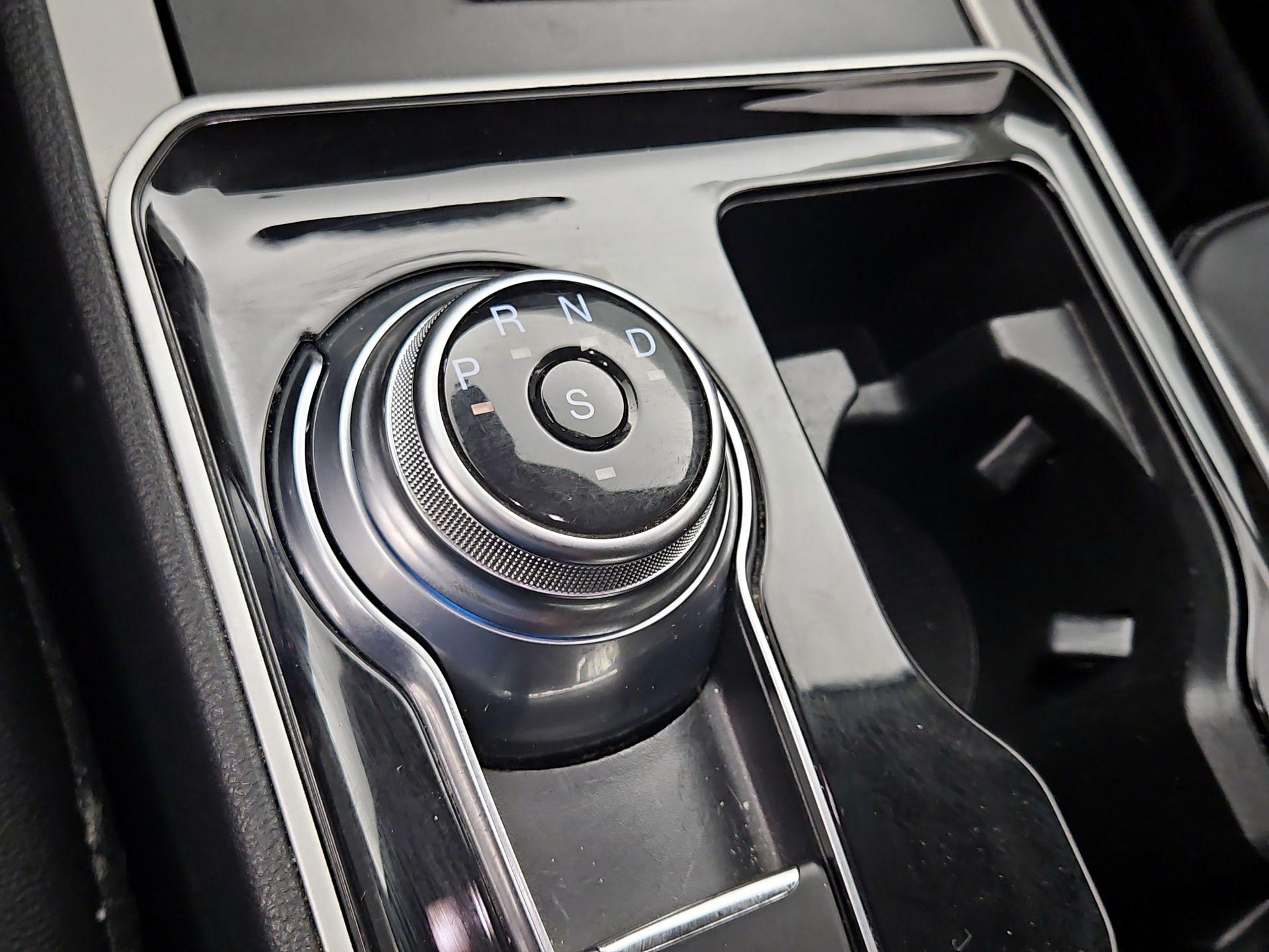 Thumbnail: 2020 Ford Edge - 18