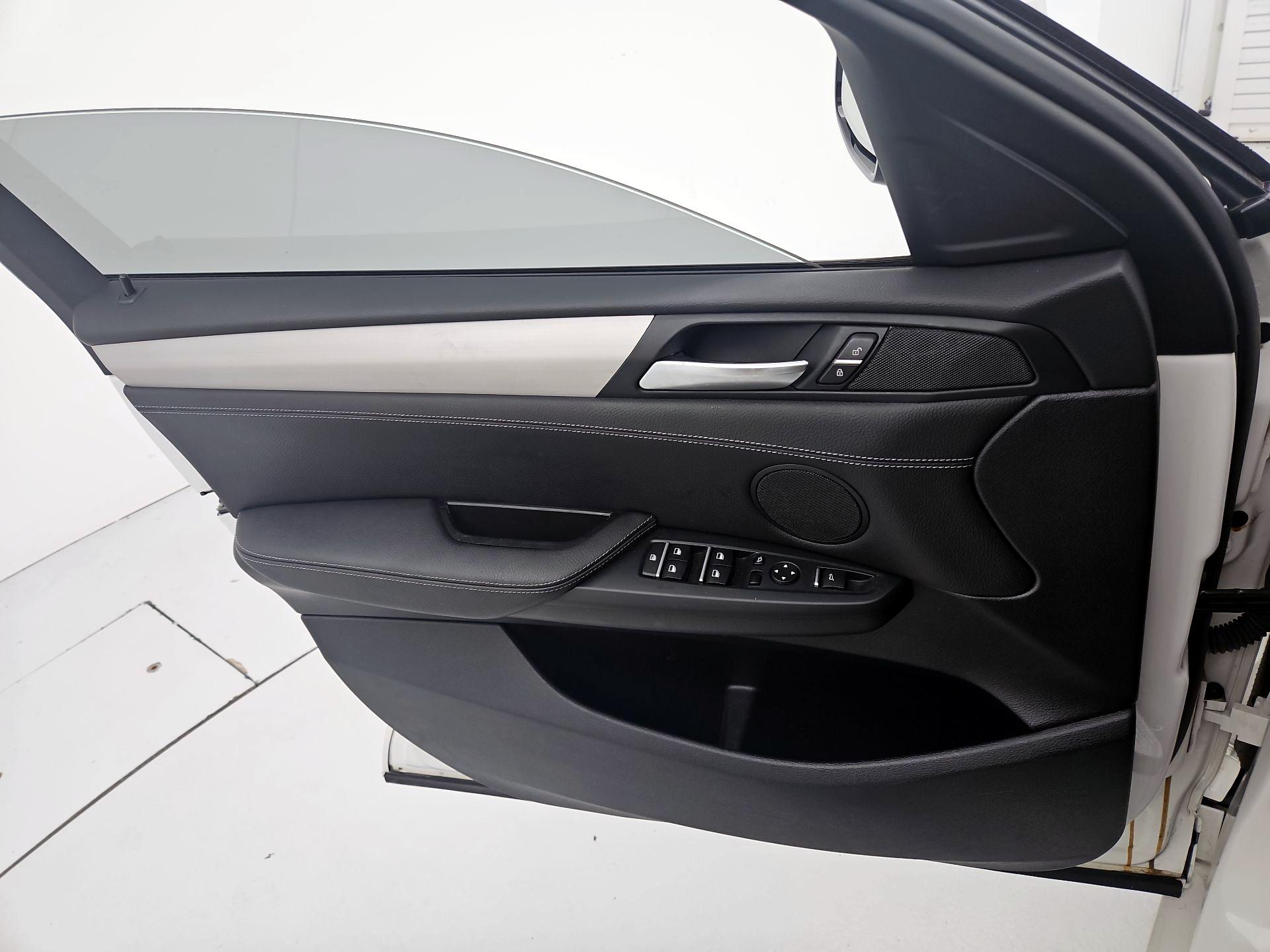 Thumbnail: 2016 BMW X4 - 12