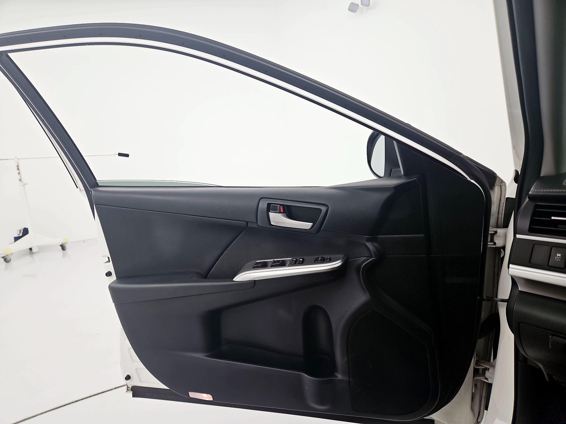Thumbnail: 2014 Toyota Camry - 12