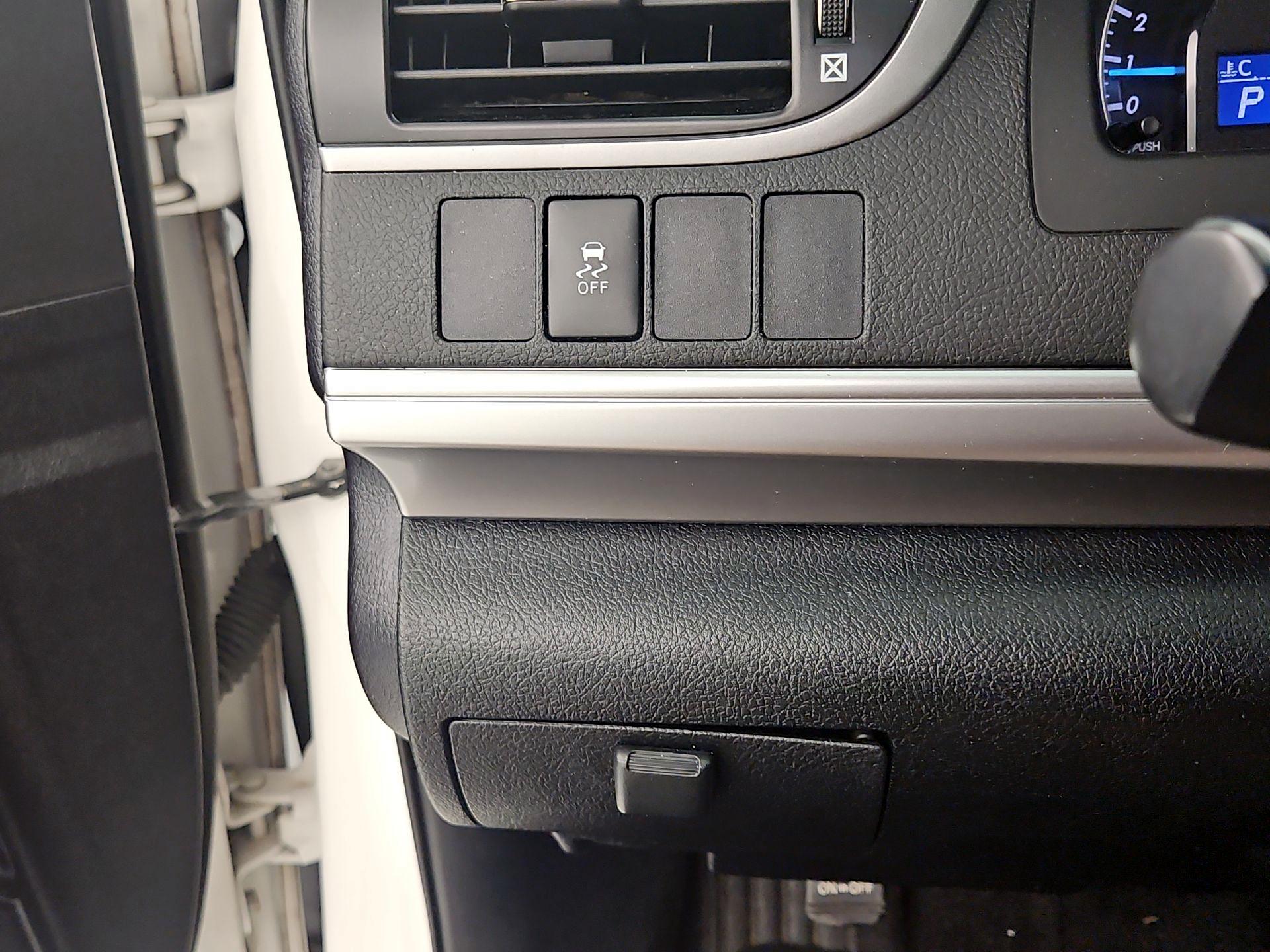 Thumbnail: 2014 Toyota Camry - 13