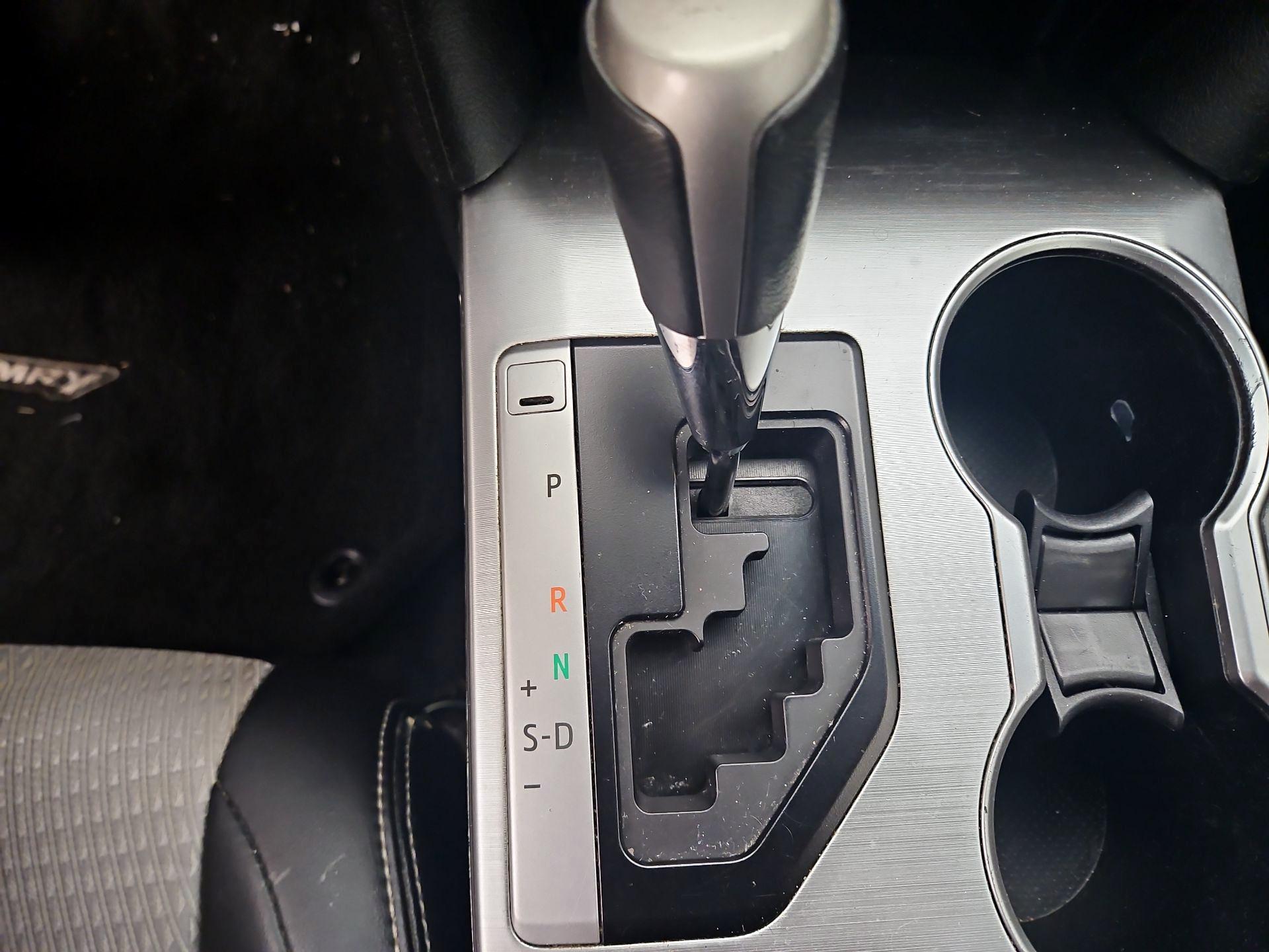 Thumbnail: 2014 Toyota Camry - 16