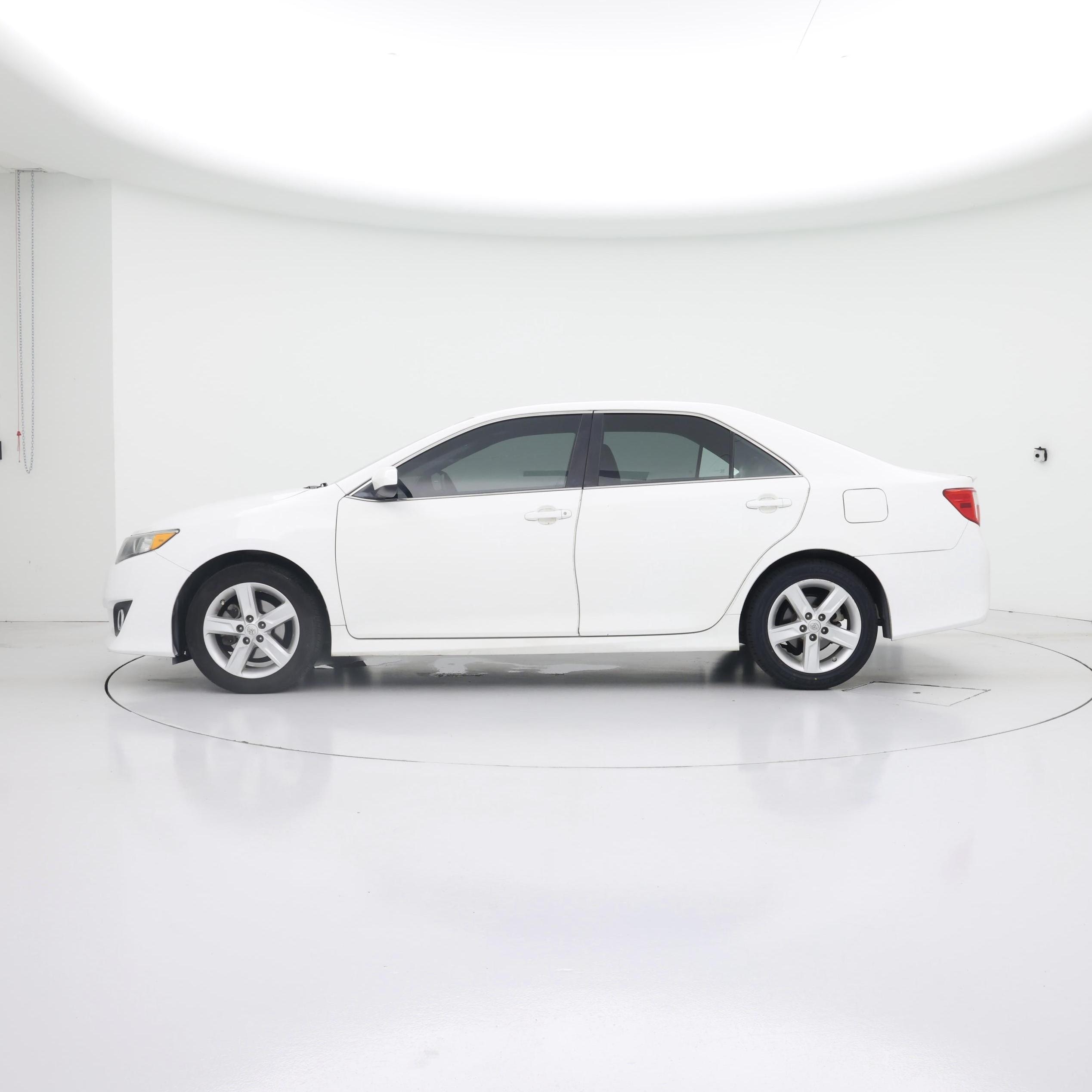 Thumbnail: 2014 Toyota Camry - 3