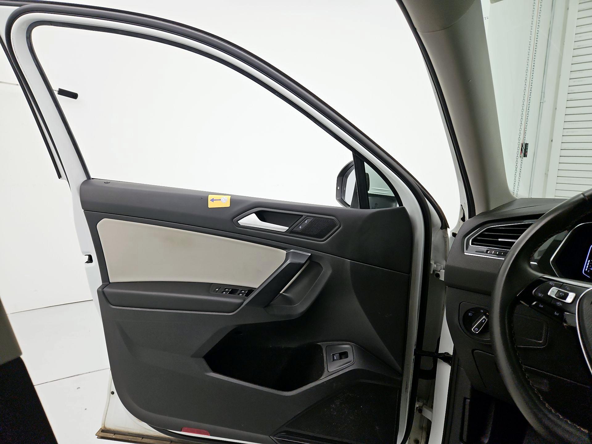 Thumbnail: 2021 Volkswagen Tiguan - 12