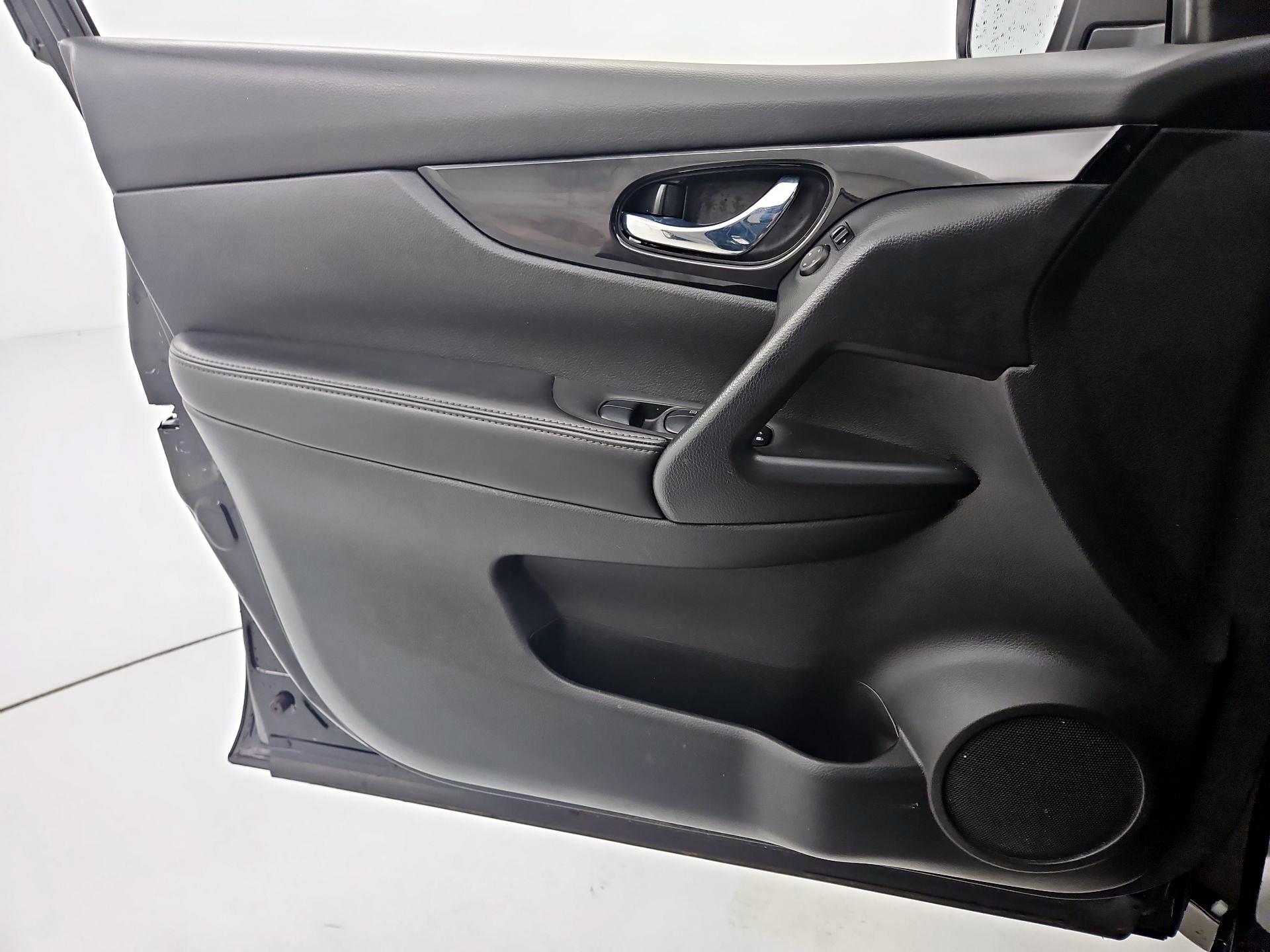 Thumbnail: 2020 Nissan Rogue Sport - 12