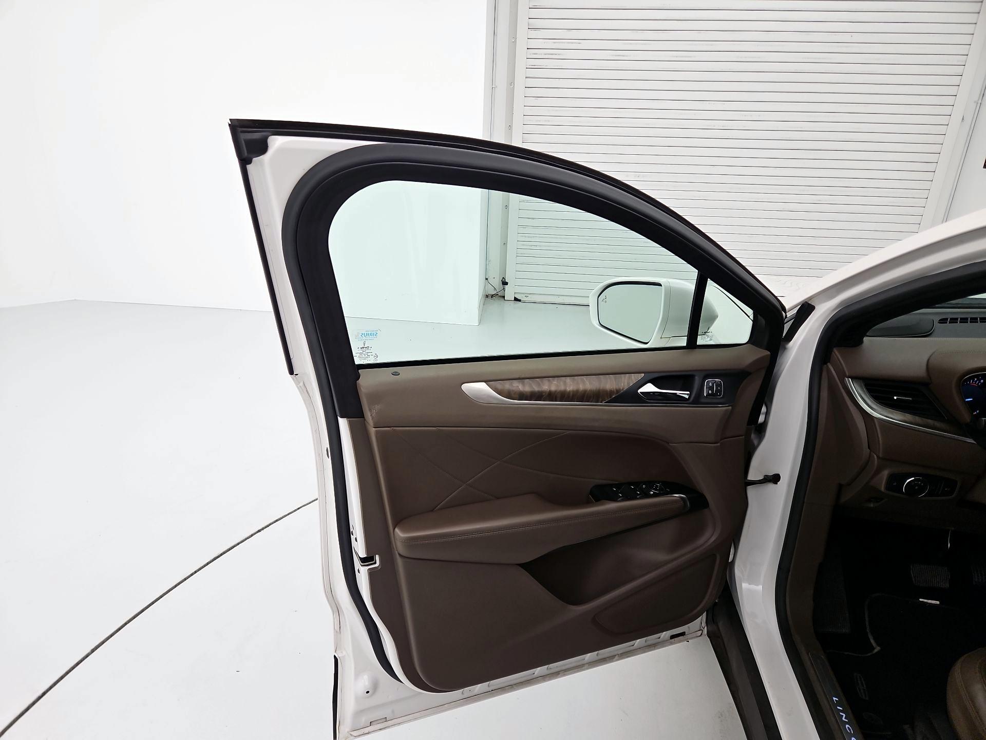 Thumbnail: 2017 Lincoln MKC - 12