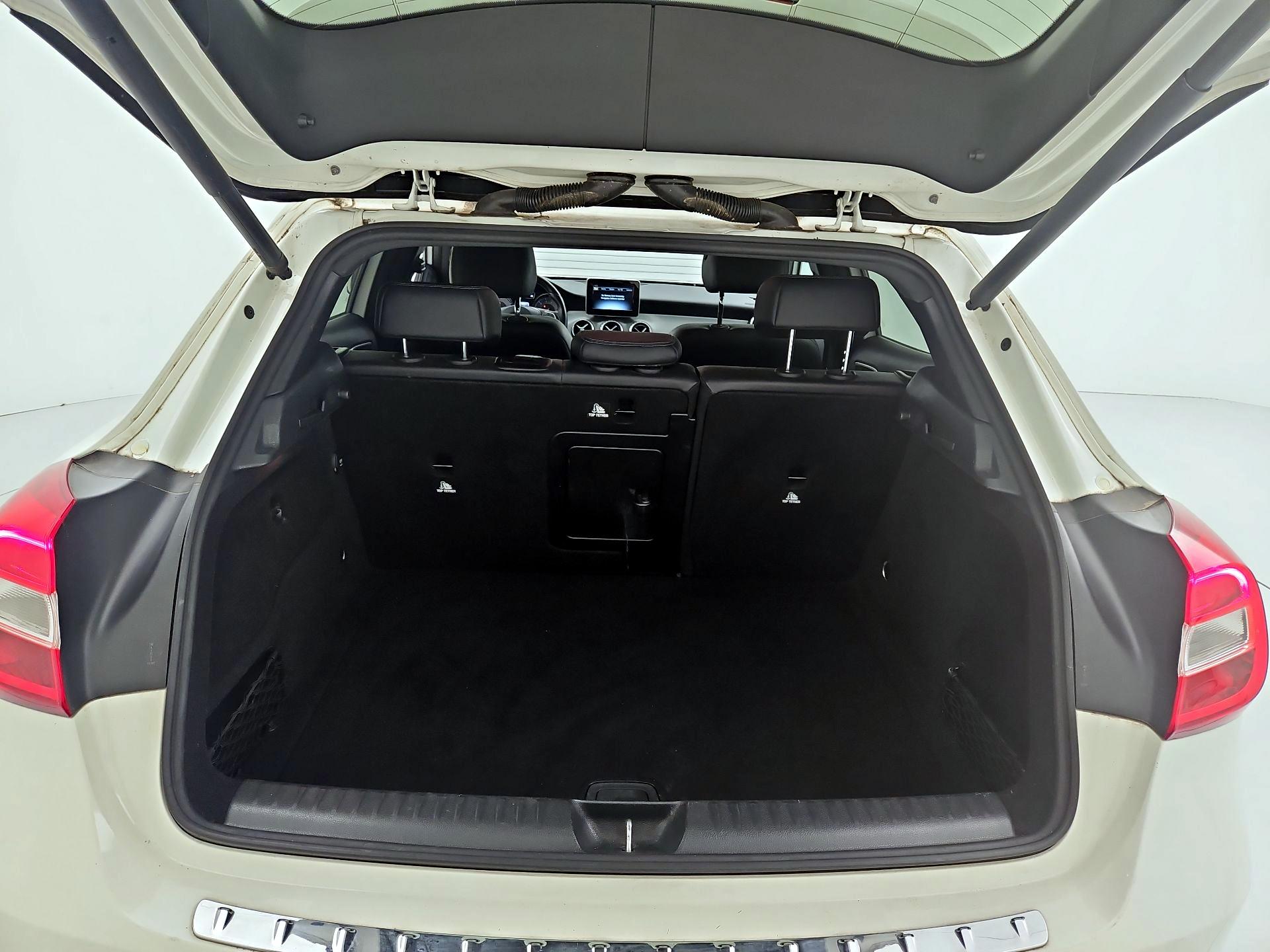 Thumbnail: 2017 Mercedes-Benz GLA - 20