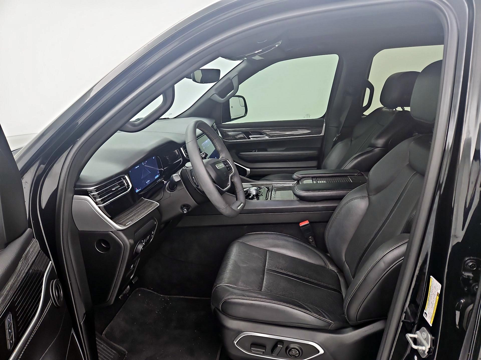 Thumbnail: 2022 Jeep Wagoneer - 11