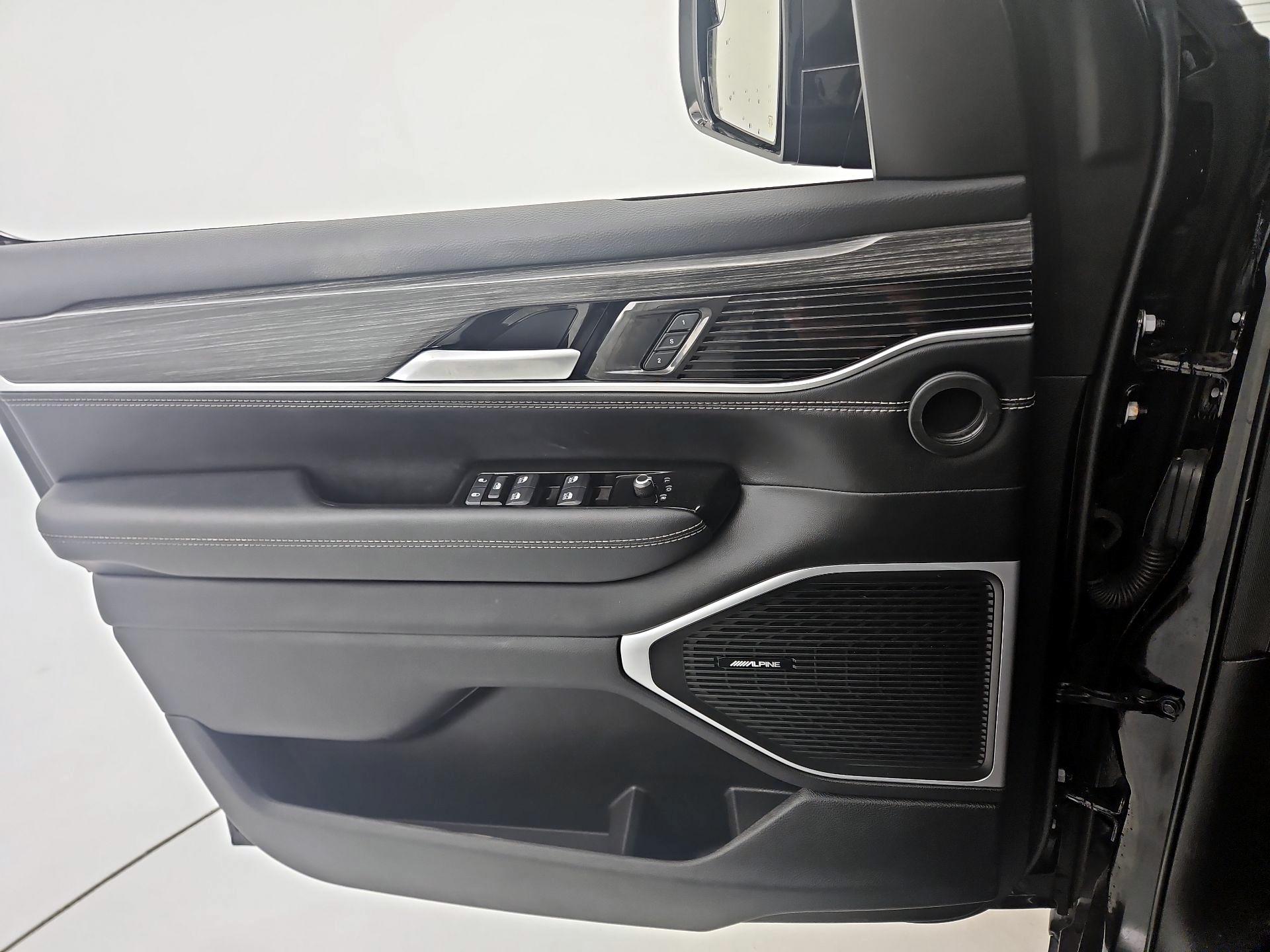 Thumbnail: 2022 Jeep Wagoneer - 12