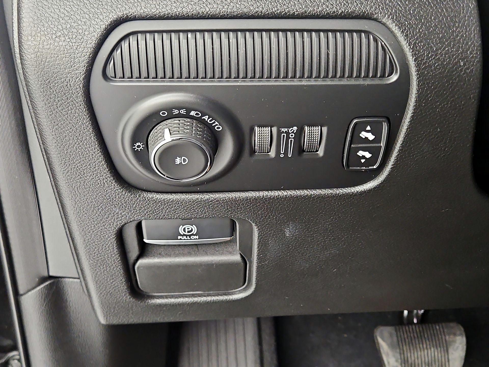 Thumbnail: 2022 Jeep Wagoneer - 13