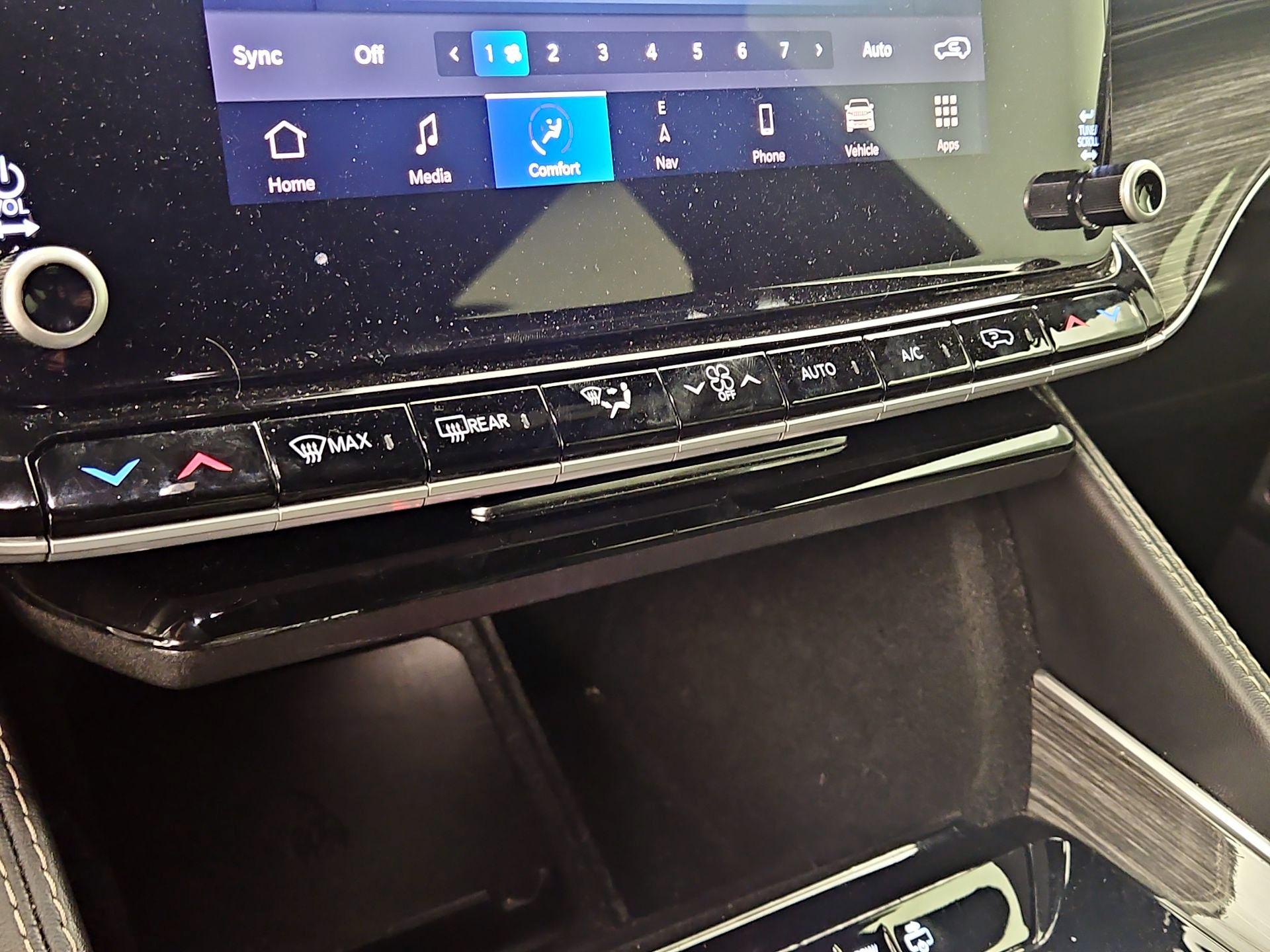 Thumbnail: 2022 Jeep Wagoneer - 17