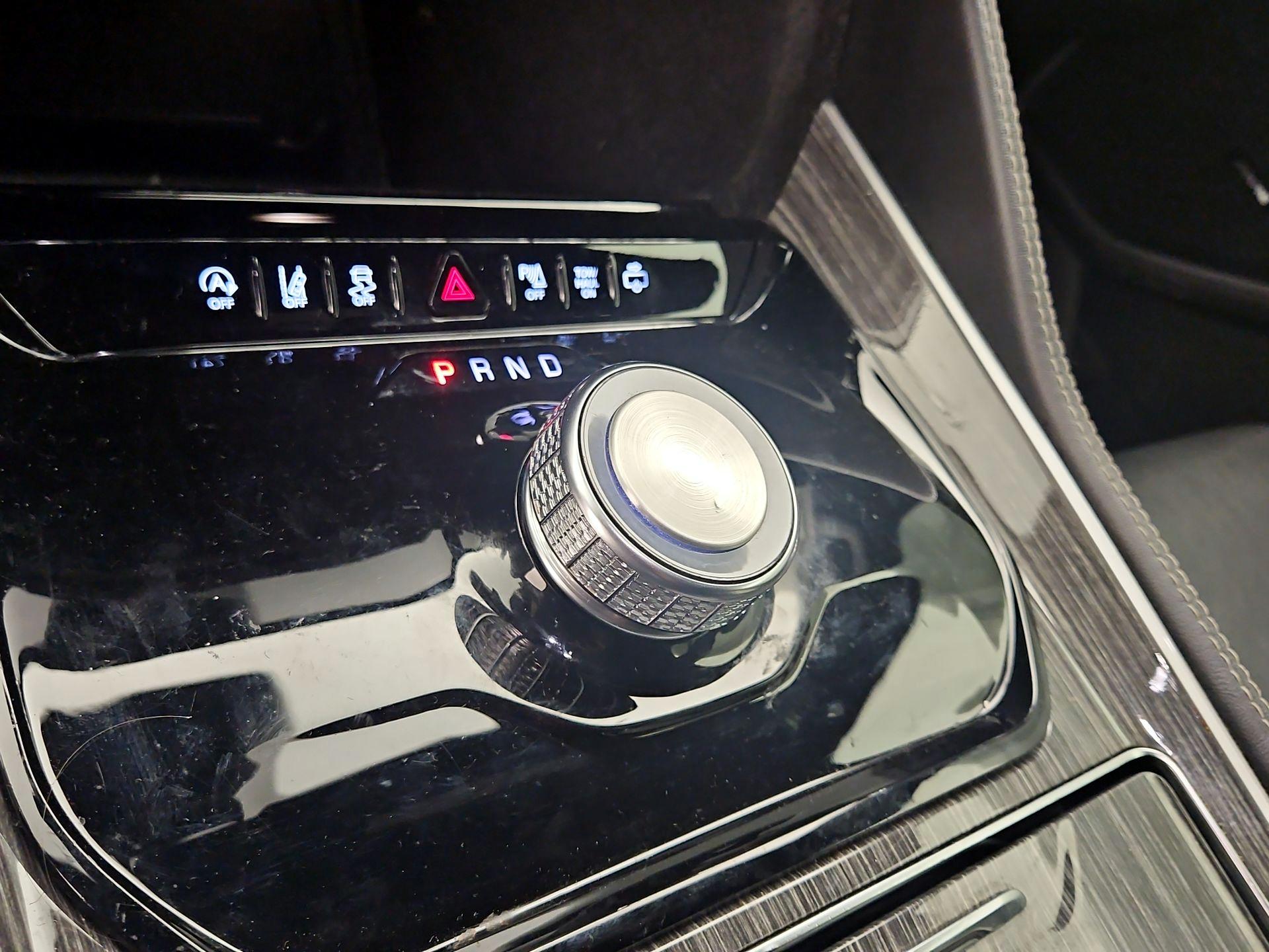 Thumbnail: 2022 Jeep Wagoneer - 18